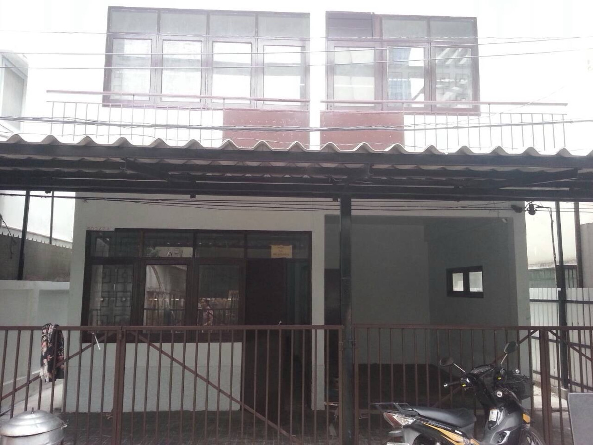 ขายบ้านสีลม ศาลาแดง บางรัก : ขาย บ้านเดี่ยว 35 ตารางวา ซอยละลายทรัพย์ อยู่ สีลม 5 และ สีลม 7 ใกล้ BTS รถไฟฟ้า ช่องนนทรี 350 เมตร 