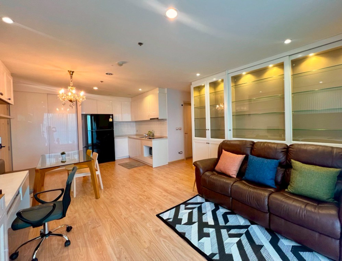 ขายคอนโดสุขุมวิท อโศก ทองหล่อ : Rhythm Sukhumvit 42 ห้องมุมชั้นสูง 2 ห้องนอน ใกล้ BTS เอกมัย เพียง 200 ม. Please call: 062-496-6454