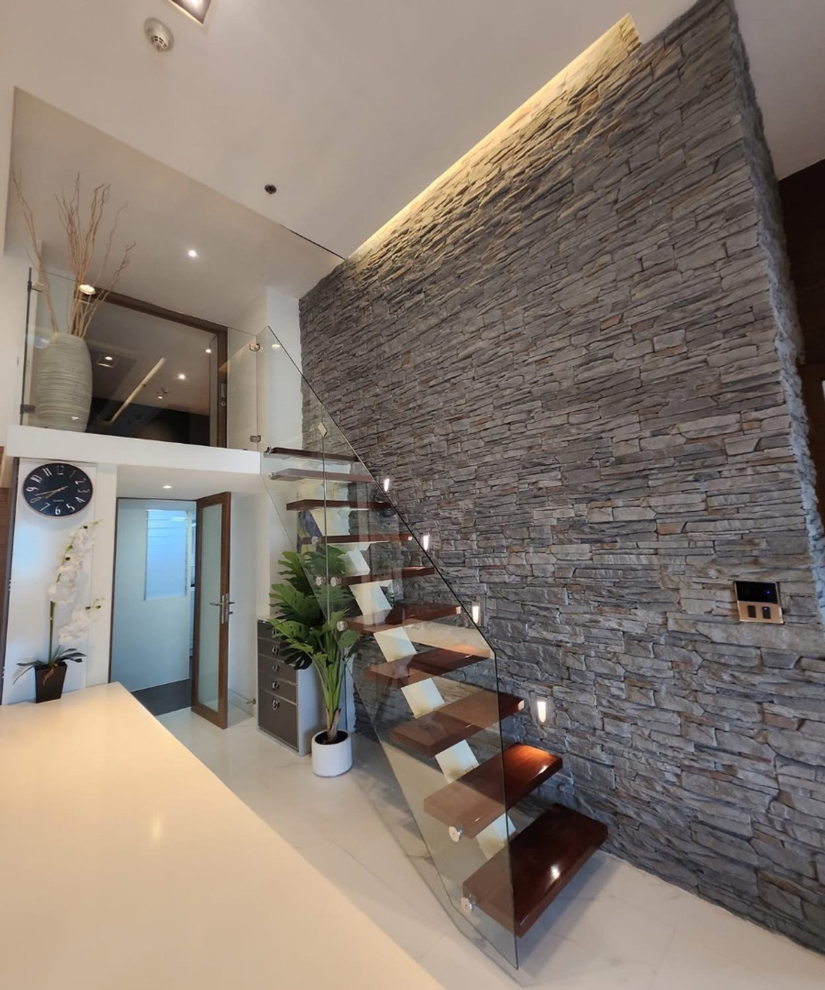 ขายคอนโดสุขุมวิท อโศก ทองหล่อ : 💎 Rare Item! Penthouse Duplex พื้นที่กว่า 200 ตร.ม.  พร้อมที่จอดรถ Fixed ในโฉนด 2 คัน ✨🔥