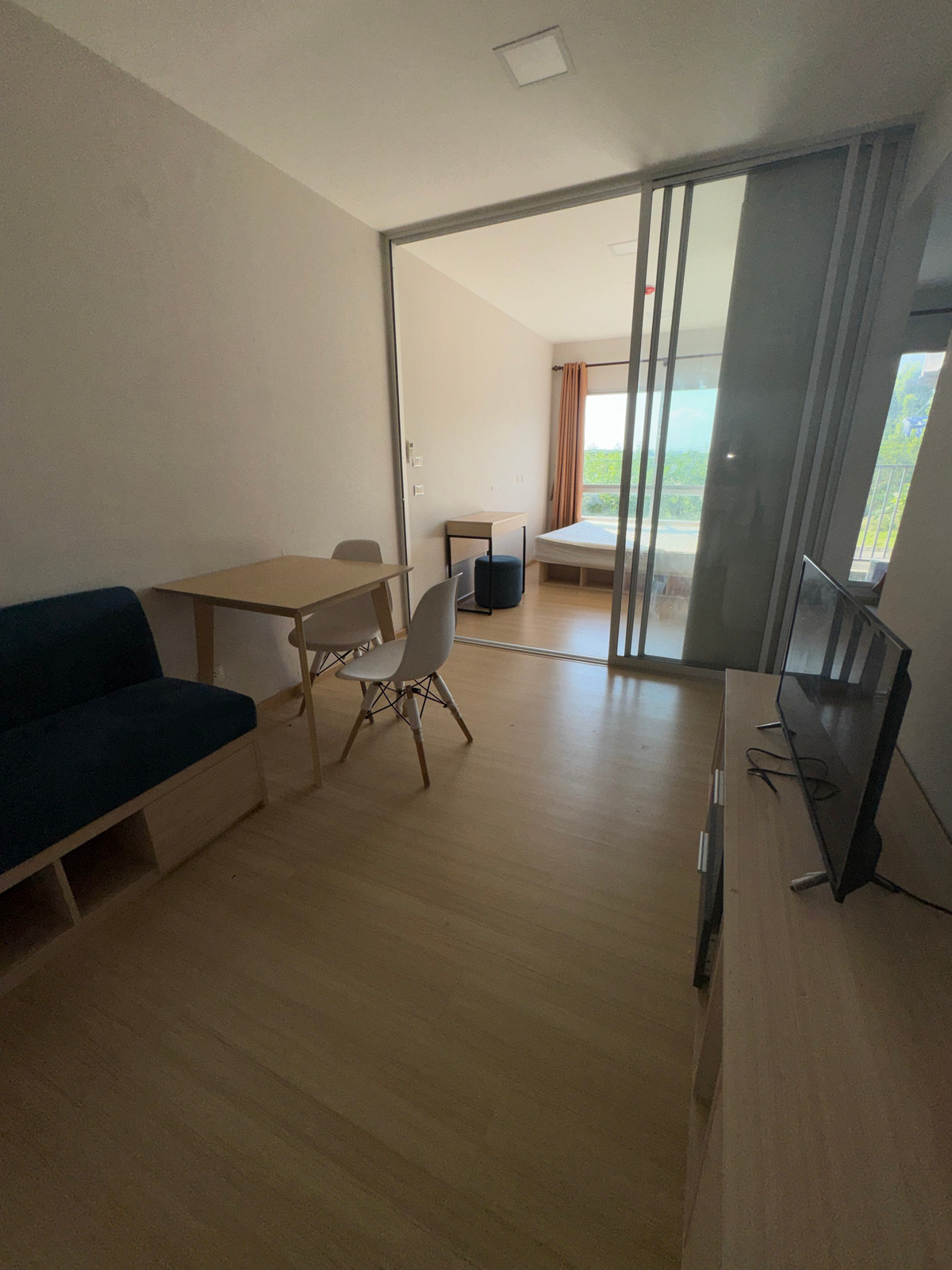 ให้เช่าคอนโดปทุมธานี รังสิต ธรรมศาสตร์ : ✅ ว่าง! พร้อมเข้าอยู่ Plum ALIVE 1 🌟 ค่าเช่าถูก! 7,500 บาท/เดือน 🛏 1 ห้องนอน 1 ห้องน้ำ 📏 26 ตร.ม. 🏙️ ตึก D ชั้น 2-3 เลขที่ห้องดี 94/XXX ! 🚫 ไม่รับ Co-Agent