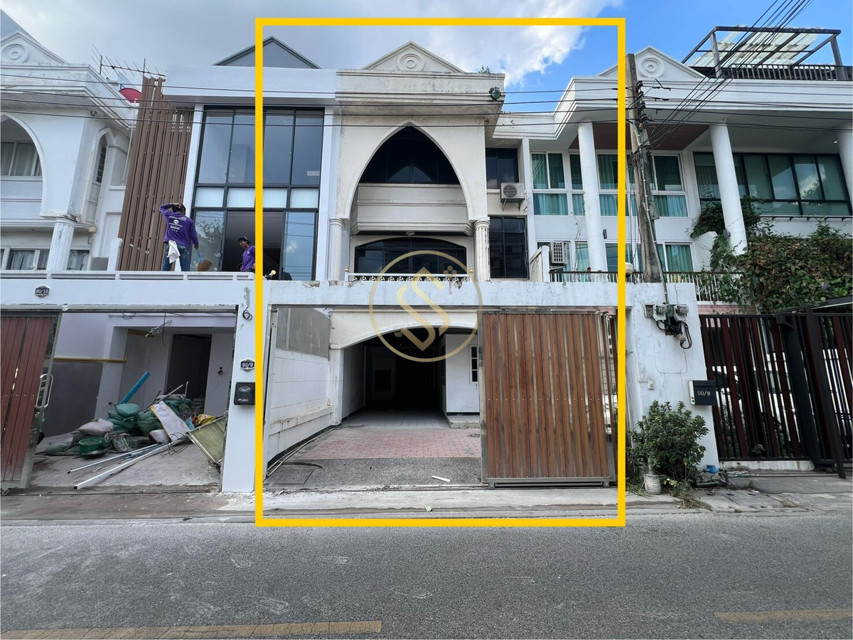 ขายทาวน์โฮมอารีย์ อนุสาวรีย์ : ขายด่วนบ้านทาวน์โฮม 4 ชั้น สภาพแวดล้อมดีใจกลางอารีย์ ในซอยอารีย์สัมพันธ์ 1 ใกล้ BTS อารีย์