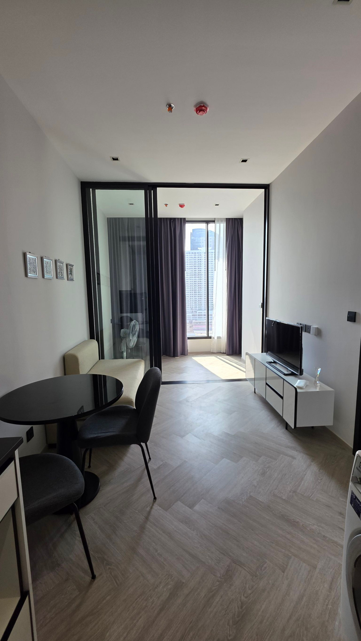 For RentCondoWongwianyai, Charoennakor : Chapter Charoen Nakhon Riverside, waterfront condo, 16th floor, area 40 sq m.