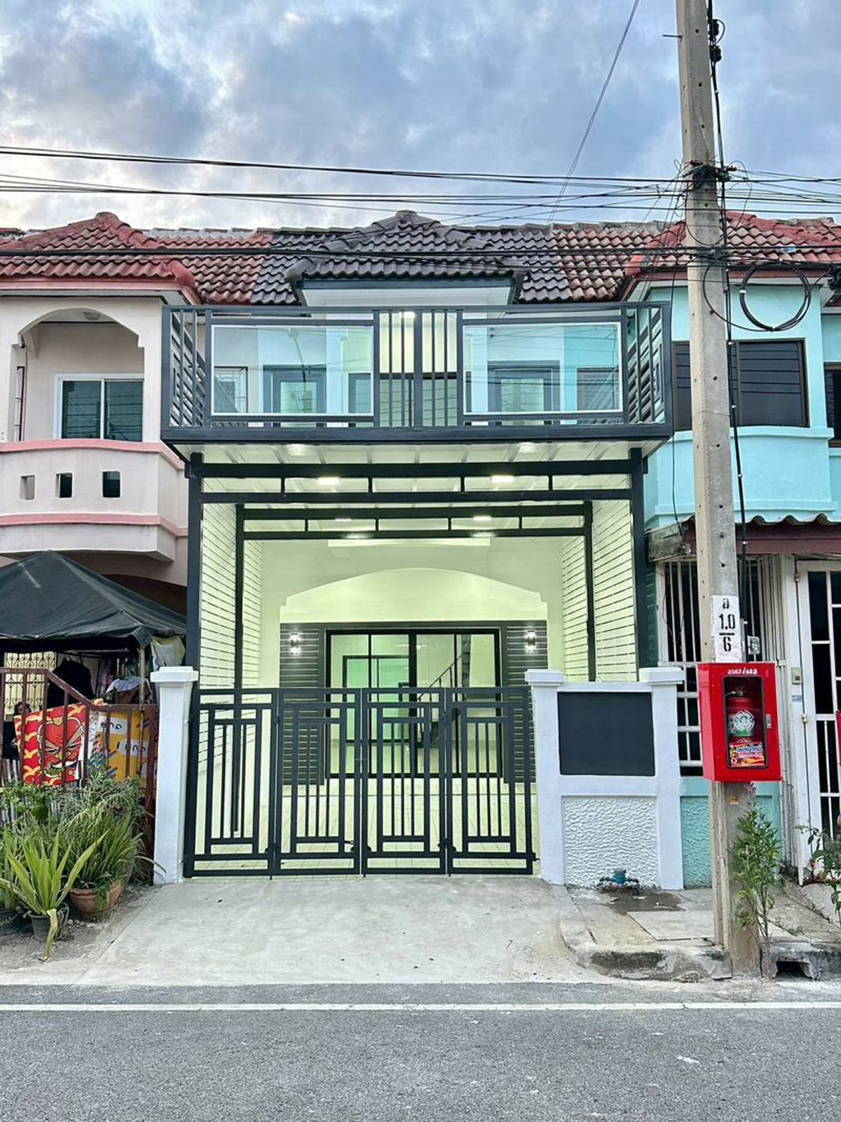 ขายทาวน์โฮมนนทบุรี บางใหญ่ บางบัวทอง : ขายทาวน์เฮ้าส์ หมู่บ้านเอเชีย 1-3 ติดถนนบางกรวย - ไทรน้อย เนื้อที่ 16 ตารางวา 2 ห้องนอน ตำบลไทรน้อย อำเภอไทรน้อย จังหวัดนนทบุรี