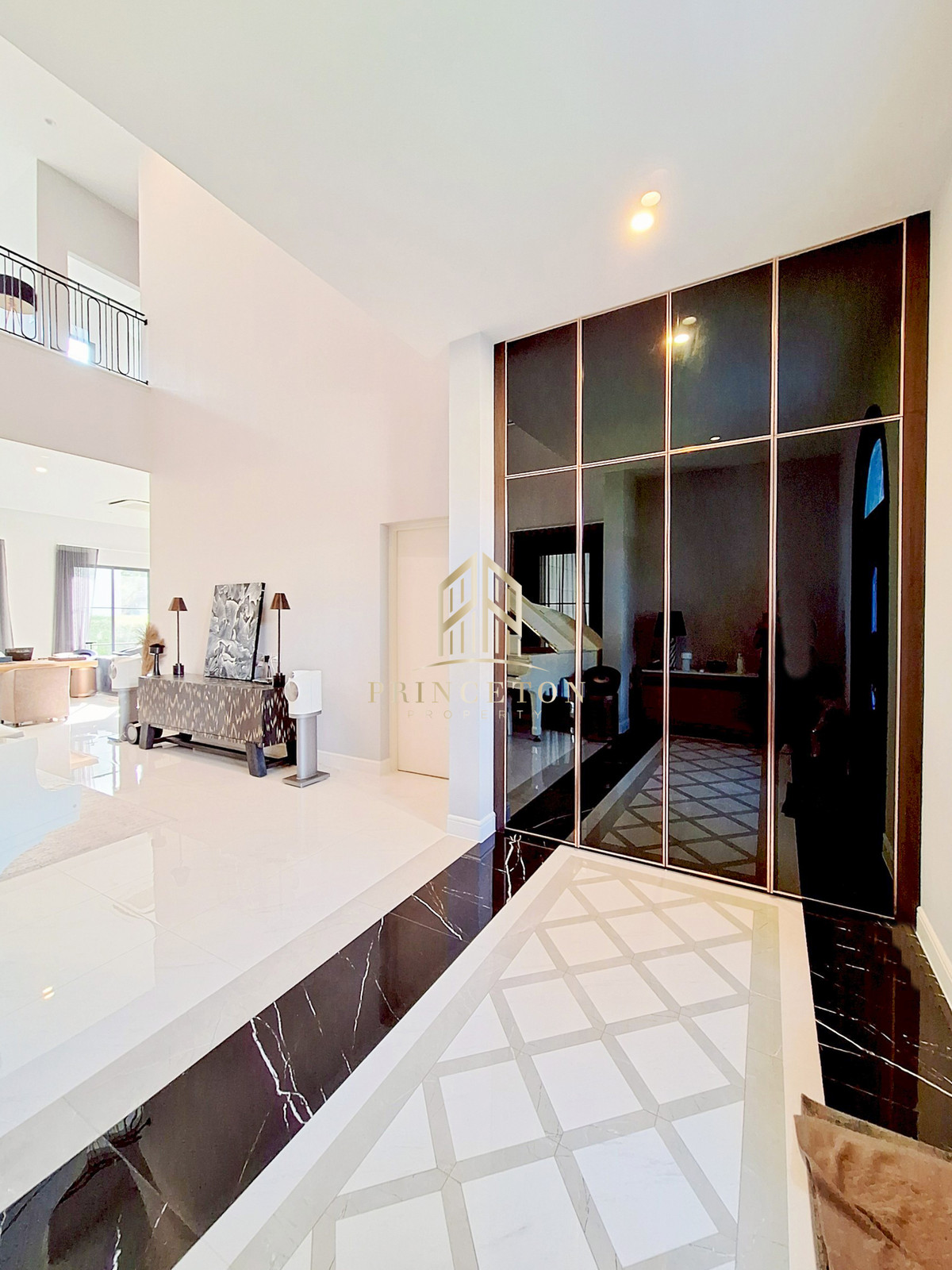 บ้านพัฒนาการ ศรีนครินทร์ : ขายหรือให้เช่า บ้านหรูสไตล์คฤหาสน์ นาราสิริ กรุงเทพกรีฑา 📞092-4252445 Narasiri Krungthep Kreetha