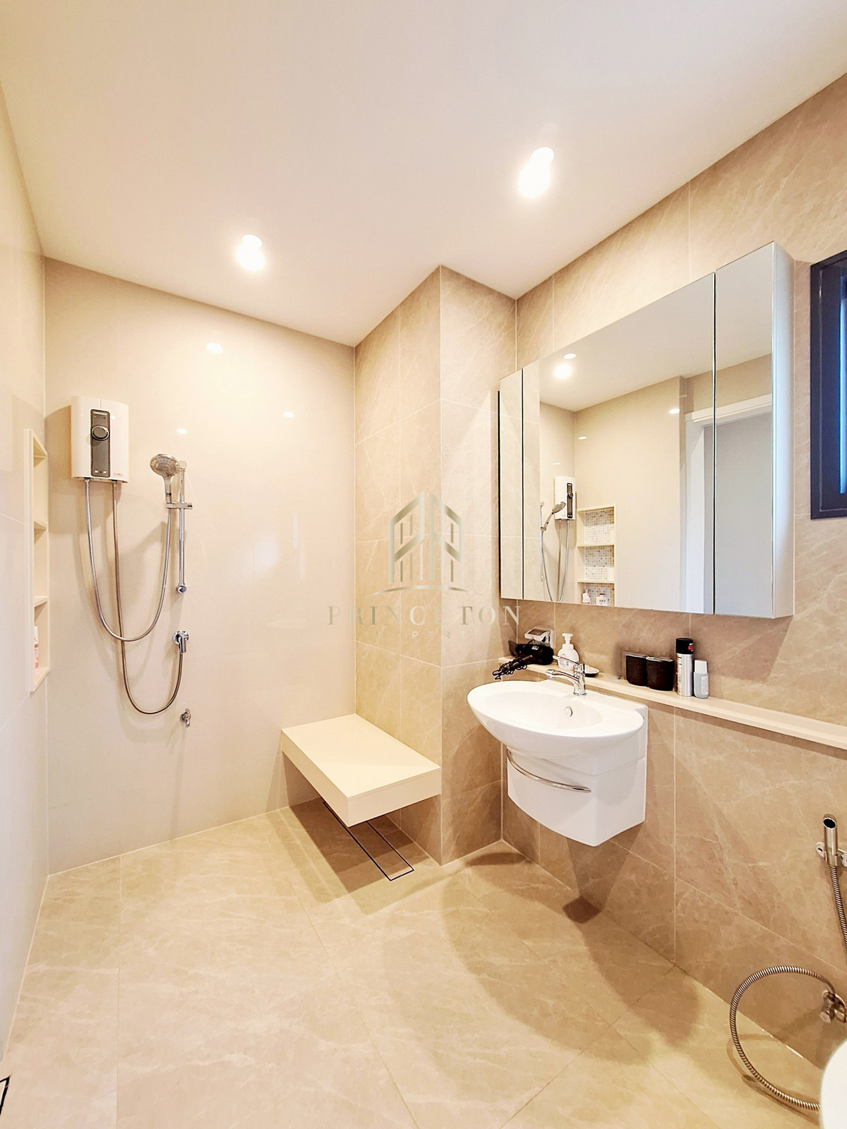 บ้านพัฒนาการ ศรีนครินทร์ : ขายหรือให้เช่า บ้านหรูสไตล์คฤหาสน์ นาราสิริ กรุงเทพกรีฑา 📞092-4252445 Narasiri Krungthep Kreetha