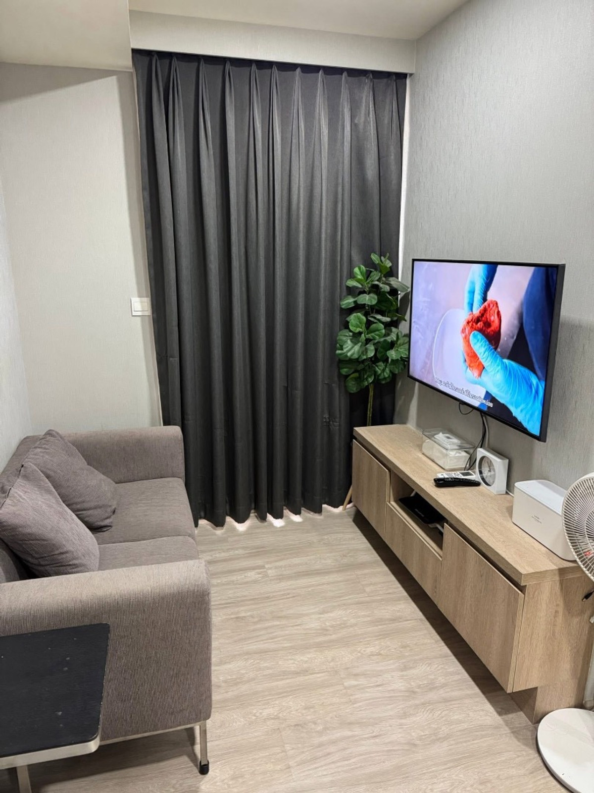 ขายคอนโดพระราม 9 เพชรบุรีตัดใหม่ RCA : 💰 ขายพร้อมผู้เช่า ซื้อปุ๊บรับค่าเช่าทันที! Yield 5.3%* 🔥 โอกาสทองของนักลงทุนมาแล้ว! คอนโดทำเล CBD รัชดา-พระราม 9 