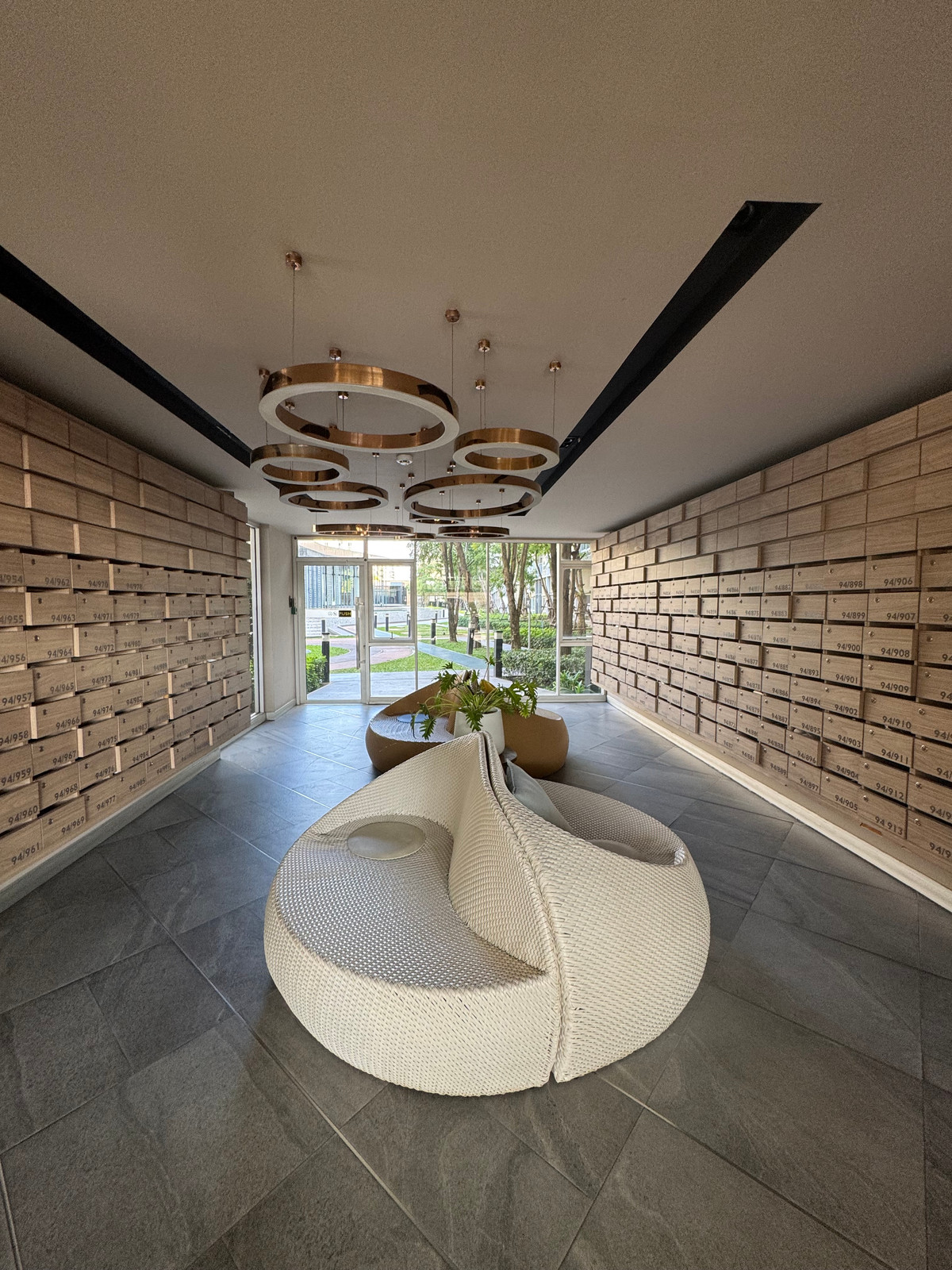 ให้เช่าคอนโดปทุมธานี รังสิต ธรรมศาสตร์ : ✅ ว่าง! พร้อมเข้าอยู่ Plum ALIVE 1 🌟 ค่าเช่าถูก! 7,500 บาท/เดือน 🛏 1 ห้องนอน 1 ห้องน้ำ 📏 26 ตร.ม. 🏙️ ตึก D ชั้น 2-3 เลขที่ห้องดี 94/XXX ! 🚫 ไม่รับ Co-Agent