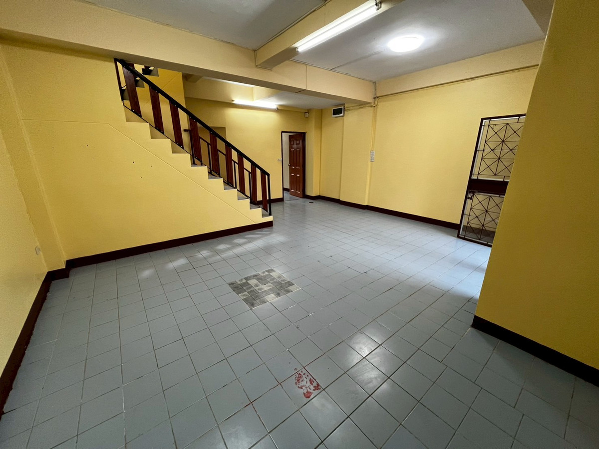 ให้เช่าบ้านสะพานควาย จตุจักร : บ้านพร้อมที่ดินใหญ่ 10นาที ถึงสวนจตุจักร ติดตลาดบองมาร์เช่ 3ห้องนอน รีโนเวทใหม่