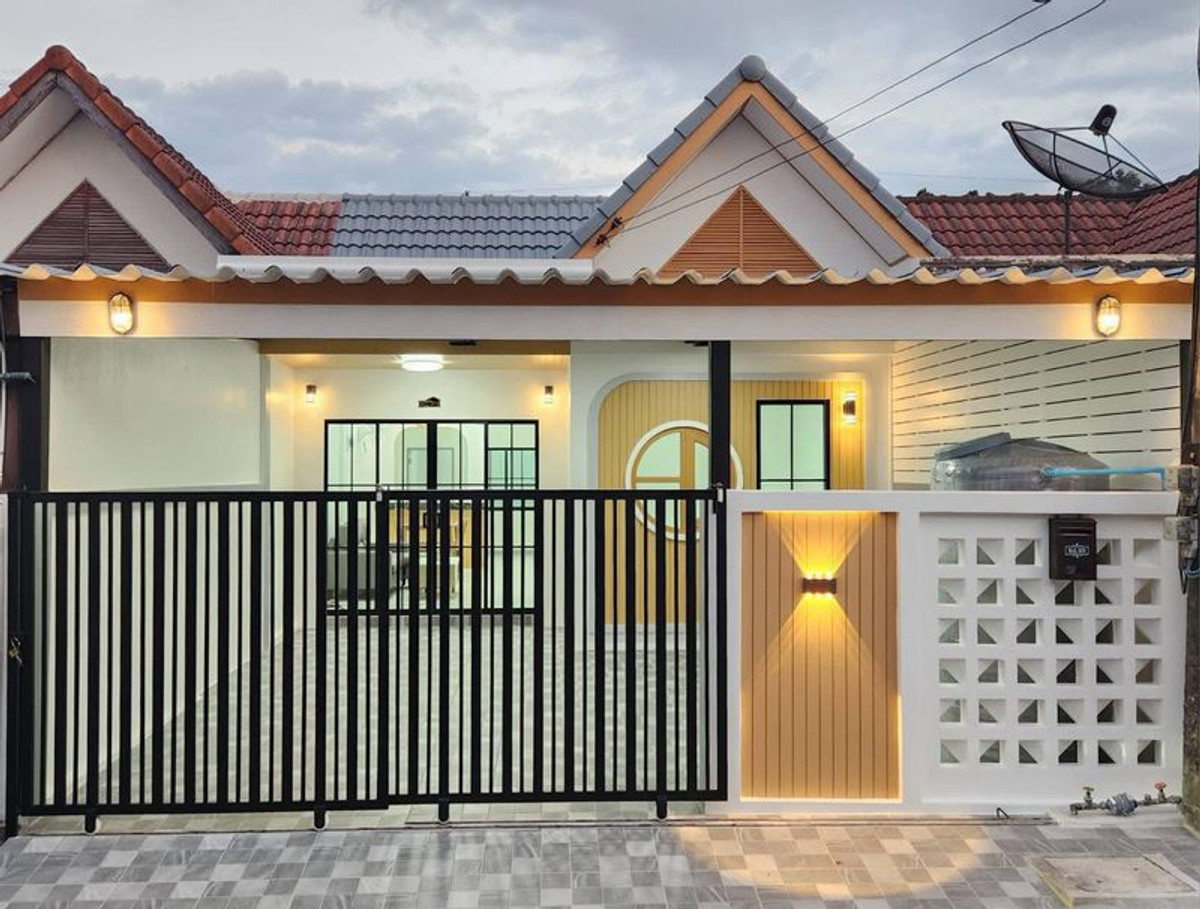 For SaleTownhomeSriracha Laem Chabang Ban Bueng : Townhome Pruksachart 2 Soi Mor Yoi / 2 Bedrooms (FOR SALE) YEAN074