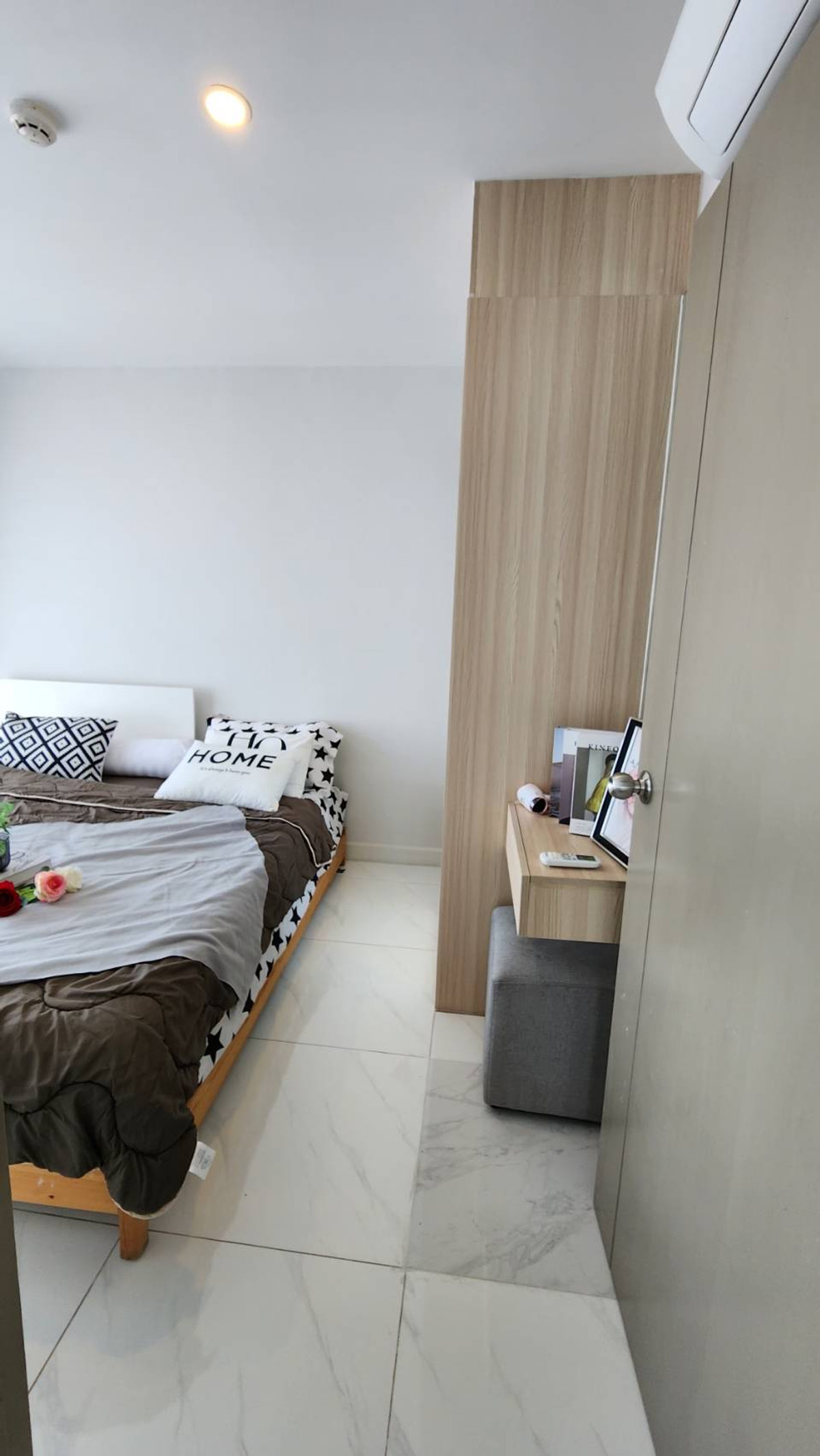 For RentCondoBangna, Bearing, Lasalle : Condo for Rent: Ideo O2 Near BTS Bang Na (approx. 300 meters)