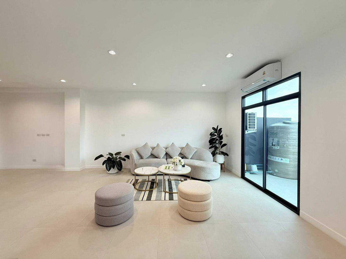 For SaleHome OfficePathum Thani,Rangsit, Thammasat : Premium Home Office for Sale: Nario Rich Klong 4, 283 sqm, Near Future Park Rangsit