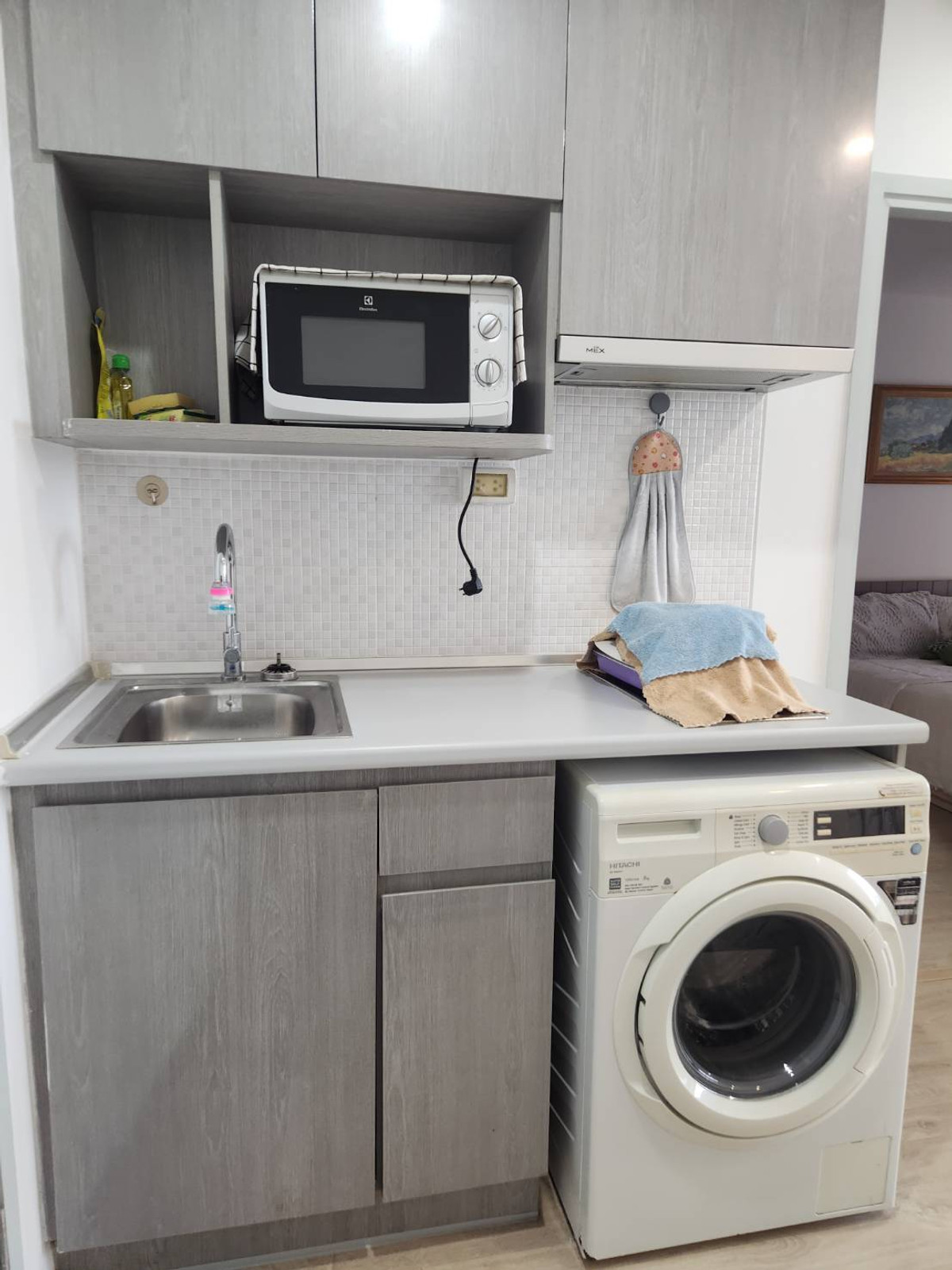 For RentCondoThaphra, Talat Phlu, Wutthakat : For rent, very cheap, Ideo Sathorn Thapra (Ideo Sathorn Thapra), next to BTS Pho Nimit, with furniture + washing machine, only 8,500 baht.