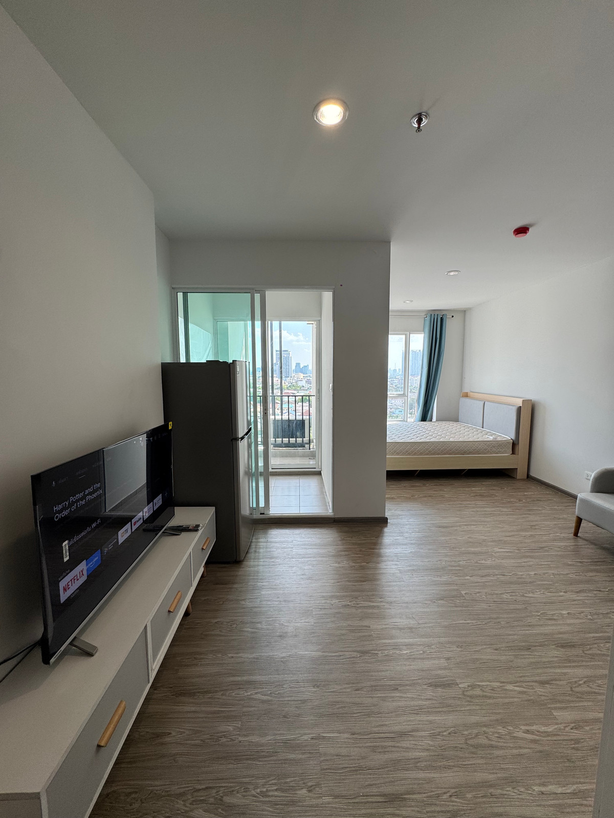 For RentCondoBang Sue, Wong Sawang, Tao Pun : ✅ Available! Ready to Move-in ! 🌟 Cheapest for Rent! 7500 THB/month 🛏 Studio 📏 28 sq.m. 🏙 Building D = 10th Fl. 🚫 No Co-Agent