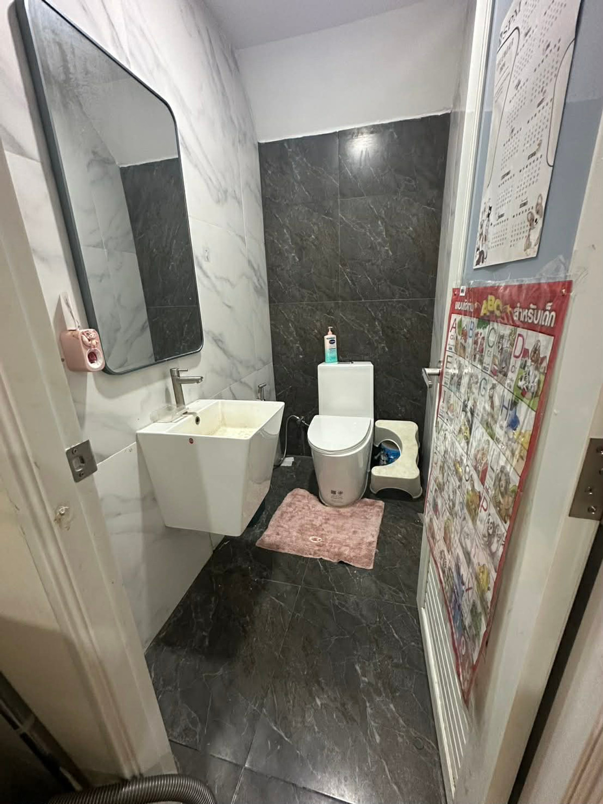 For SaleHousePattaya, Bangsaen, Chonburi : Eakmongkol 4 / 2 Bedrooms (SALE WITH TENANT) AM001