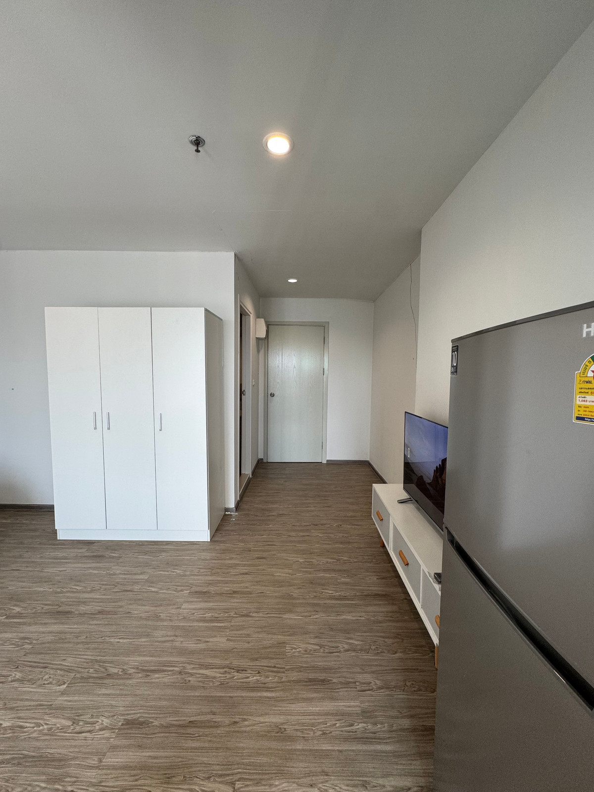 For RentCondoBang Sue, Wong Sawang, Tao Pun : ✅ Available! Ready to Move-in ! 🌟 Cheapest for Rent! 7500 THB/month 🛏 Studio 📏 28 sq.m. 🏙 Building D = 10th Fl. 🚫 No Co-Agent