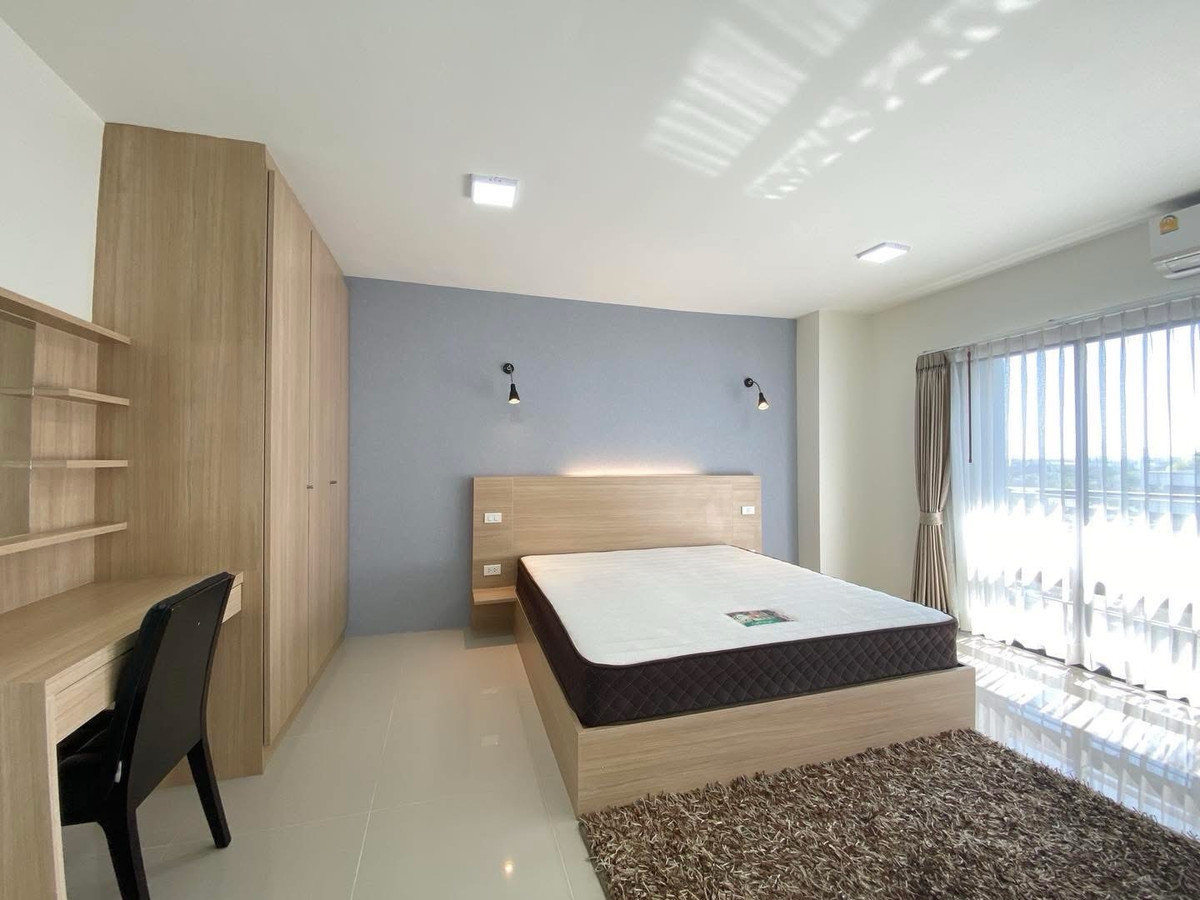 For SaleCondoLadkrabang, Suwannaphum Airport : Condo for sale, corner room, large size 93 sq m, Park Village On Nut-Suvarnabhumi project, newly renovated, ready to move in, near MRT Si Nut Station.