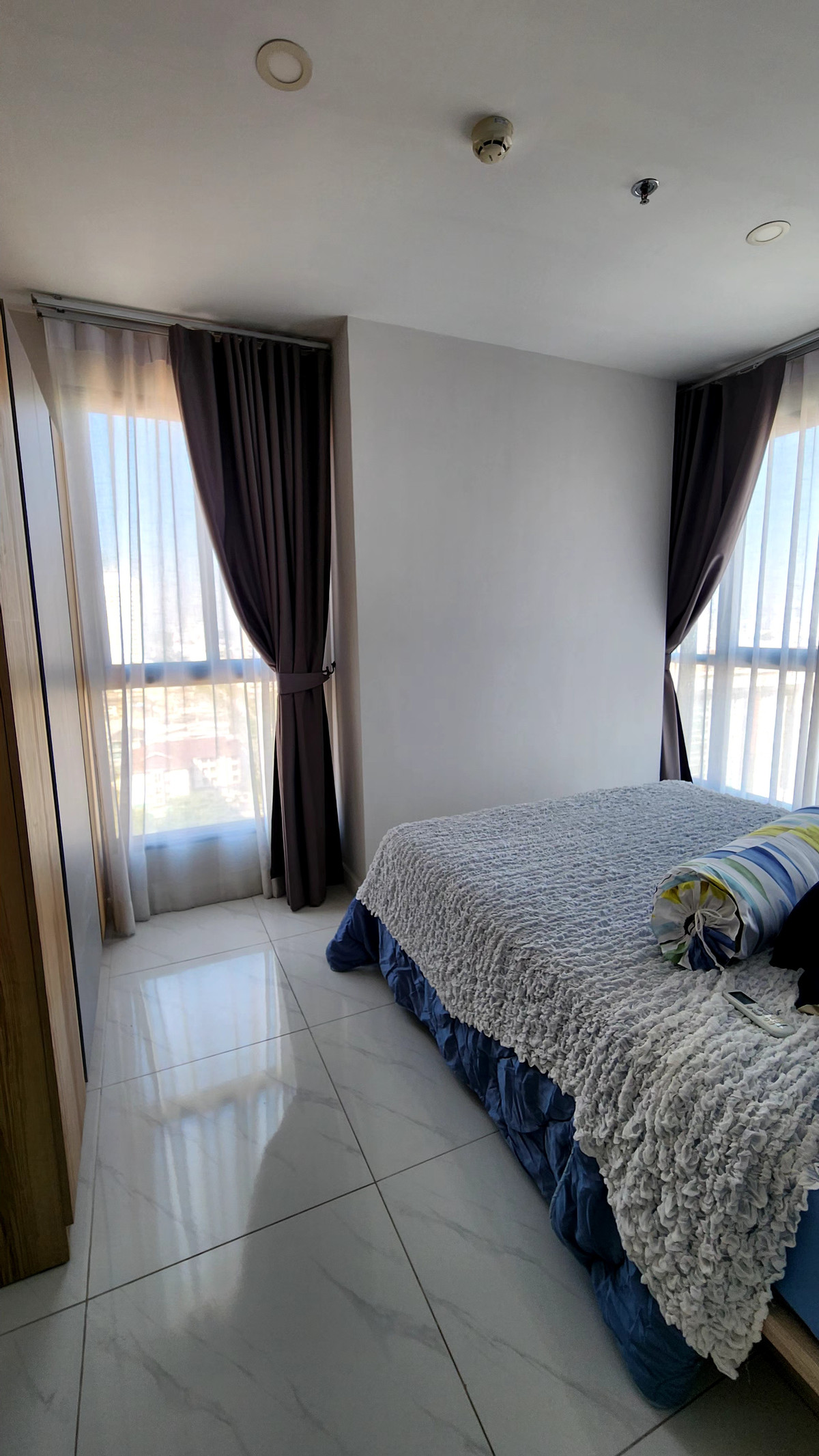 For RentCondoBangna, Bearing, Lasalle : Condo for Rent: Ideo O2 Near BTS Bang Na (approx. 300 meters)