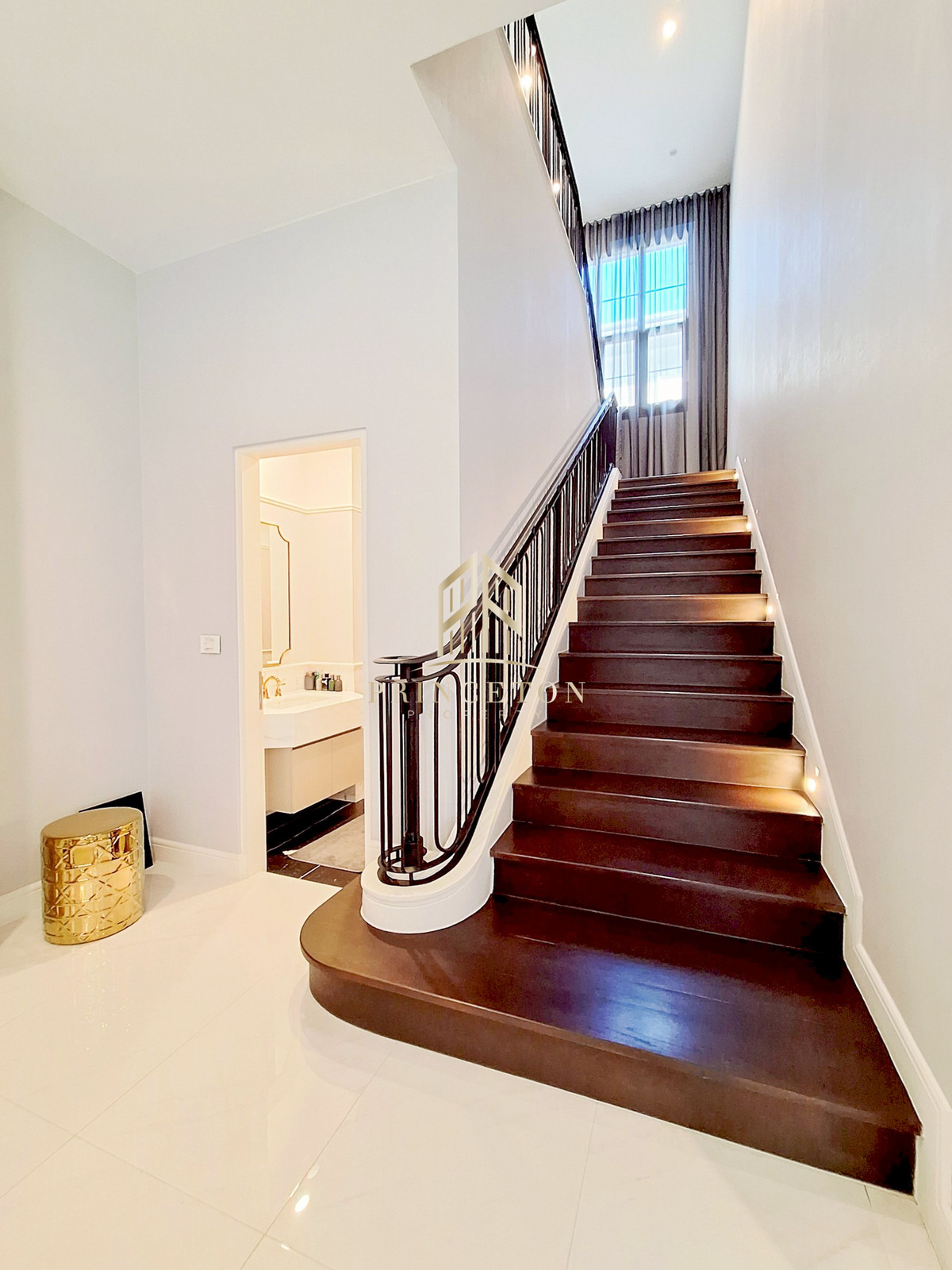 บ้านพัฒนาการ ศรีนครินทร์ : ขายหรือให้เช่า บ้านหรูสไตล์คฤหาสน์ นาราสิริ กรุงเทพกรีฑา 📞092-4252445 Narasiri Krungthep Kreetha