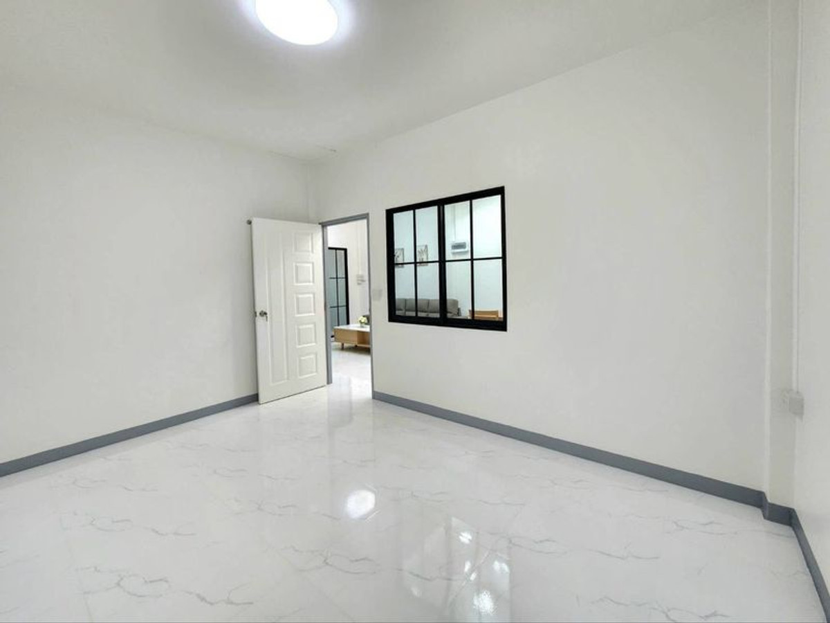 For SaleTownhomeSriracha Laem Chabang Ban Bueng : Townhome Pruksachart 2 Soi Mor Yoi / 2 Bedrooms (FOR SALE) YEAN074