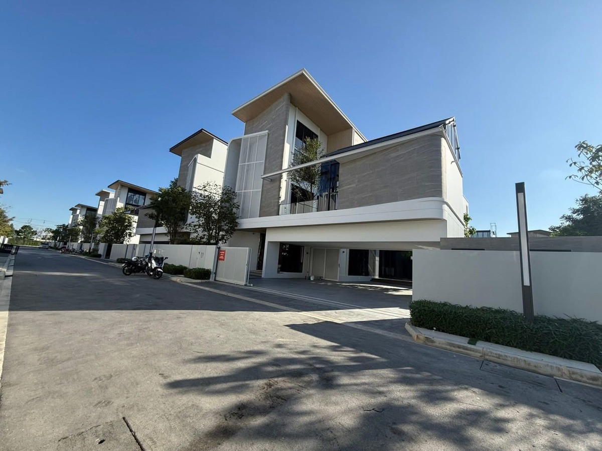 For RentHouseLadkrabang, Suwannaphum Airport : FOR RENT: Luxury detached house, Pool villa VIVE Krungthep Kreetha, has a private elevator, 5 bedrooms, luxuriously decorated.