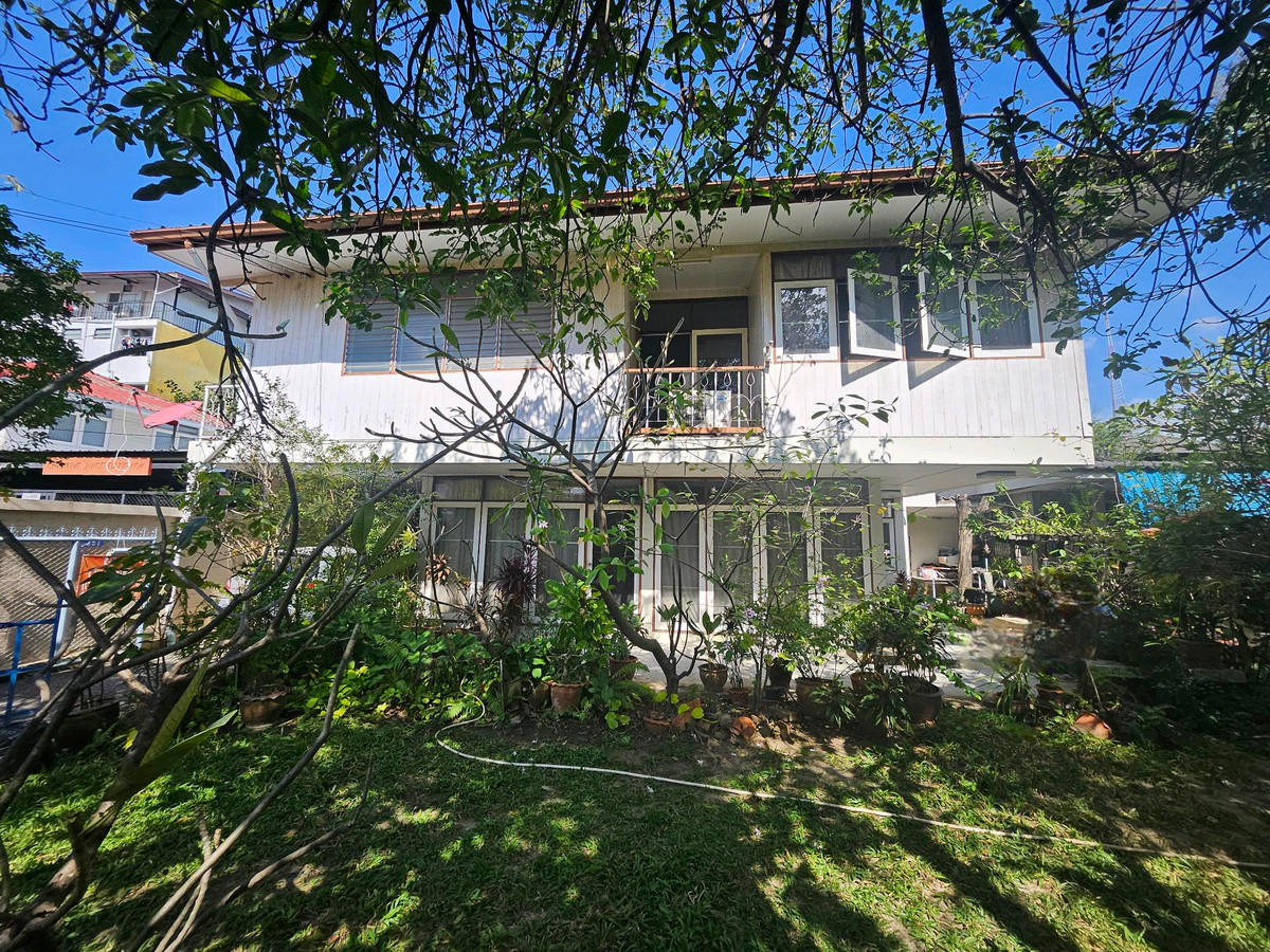 ขายที่ดินพระราม 8 สามเสน ราชวัตร : ขายที่ดินพร้อมสิ่งปลูกสร้าง
ทำเลหายาก ย่านสามเสน – ซอยองครักษ์ เงียบสงบ เป็นส่วนตัว ใจกลางเมืองชั้นใน