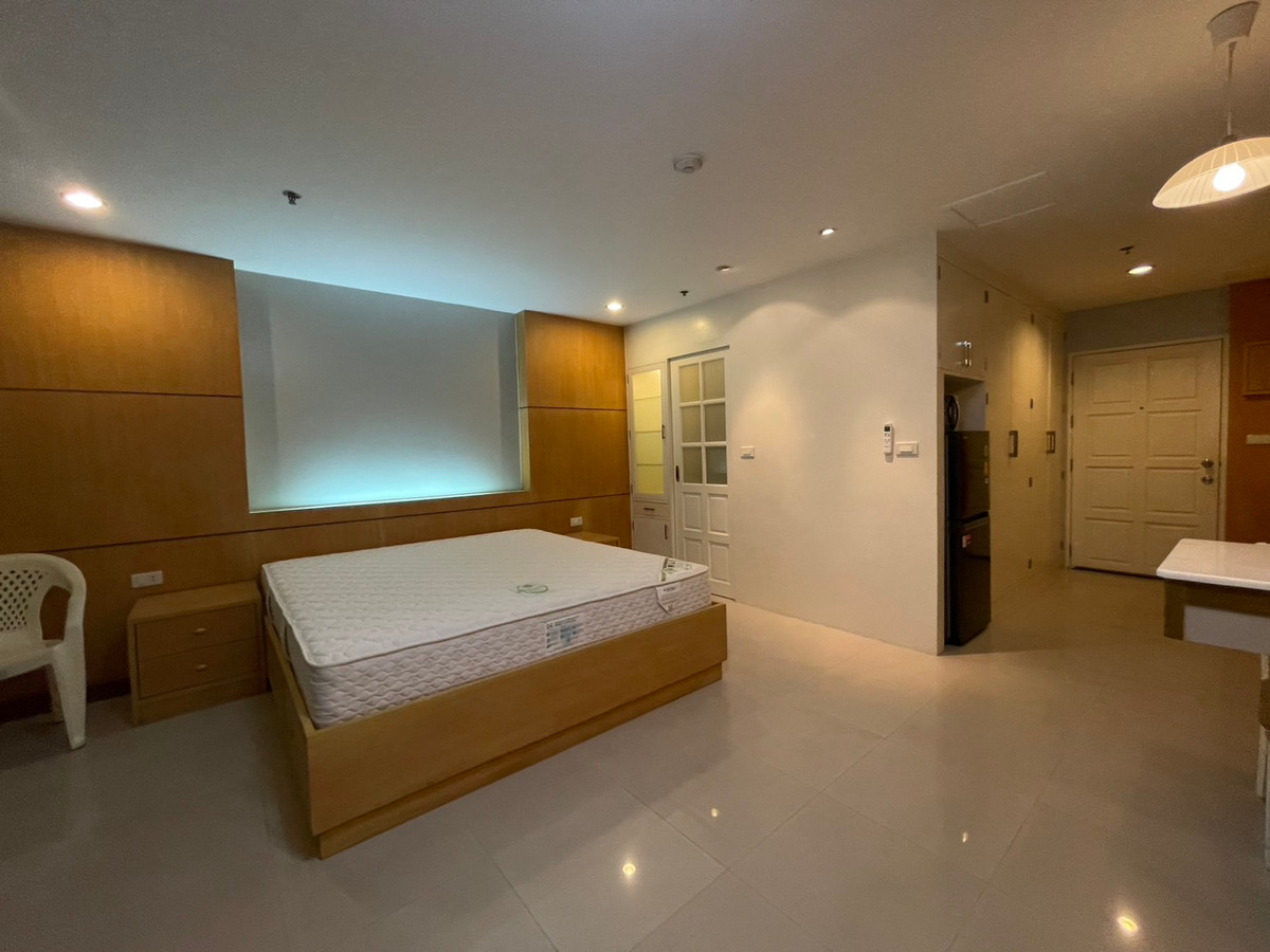 For RentCondoSilom, Saladaeng, Bangrak : Condo room for rent, Silom Suite (Sathorn 12)