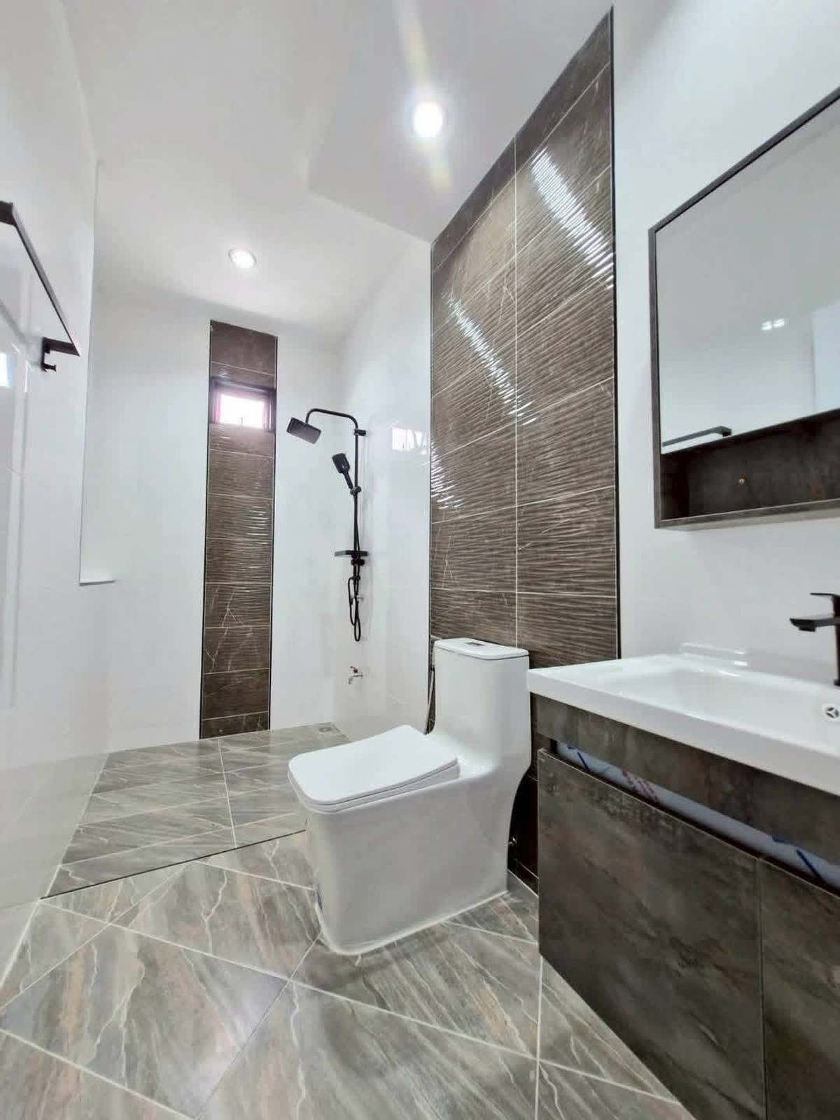 For SaleHousePattaya, Bangsaen, Chonburi : Detached House Soi Lung Chiu Huai Yai / 3 Bedrooms (FOR SALE) AM019