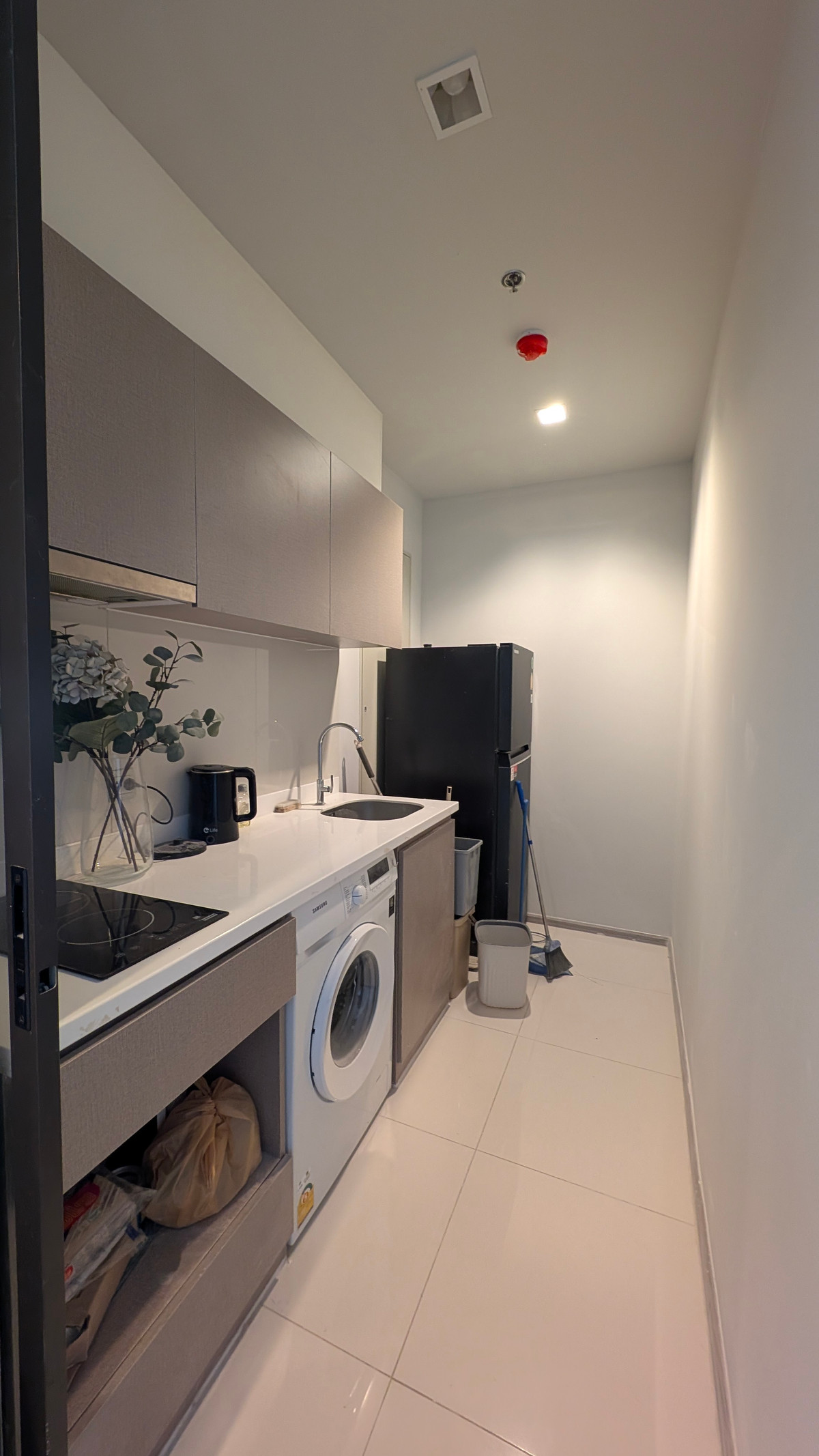 For RentCondoRama9, Petchburi, RCA : For rent, Life Asoke Rama9, near MRT, MRT Blue Line.