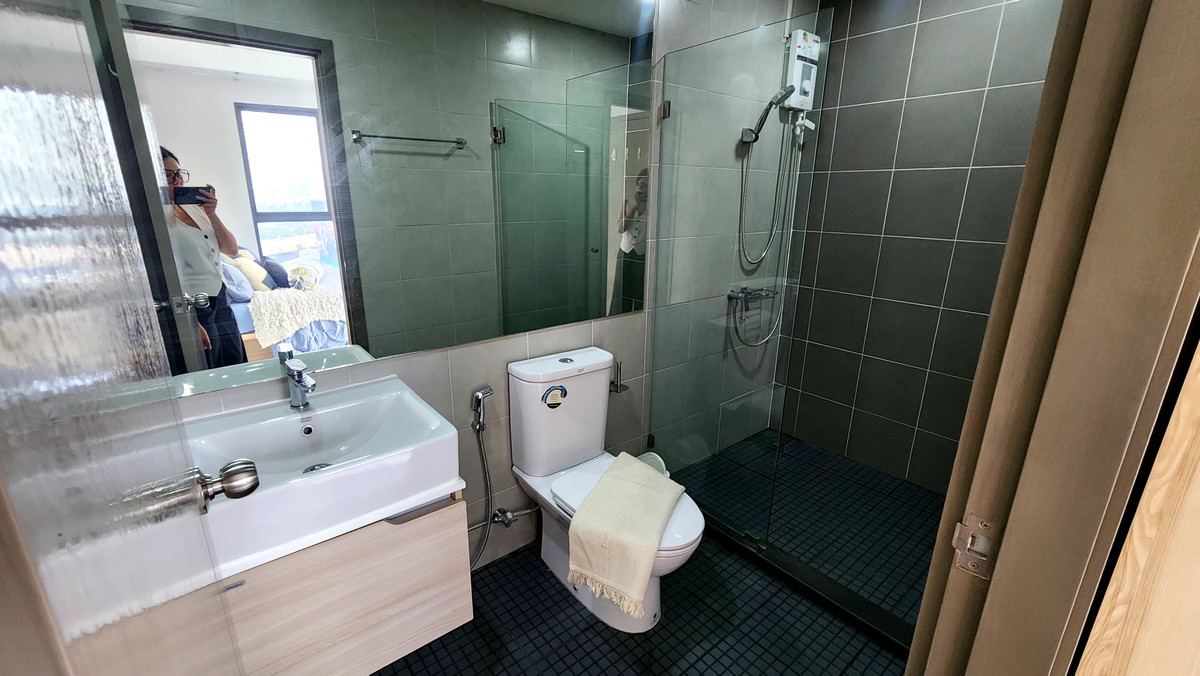 For RentCondoBangna, Bearing, Lasalle : Condo for Rent: Ideo O2 Near BTS Bang Na (approx. 300 meters)