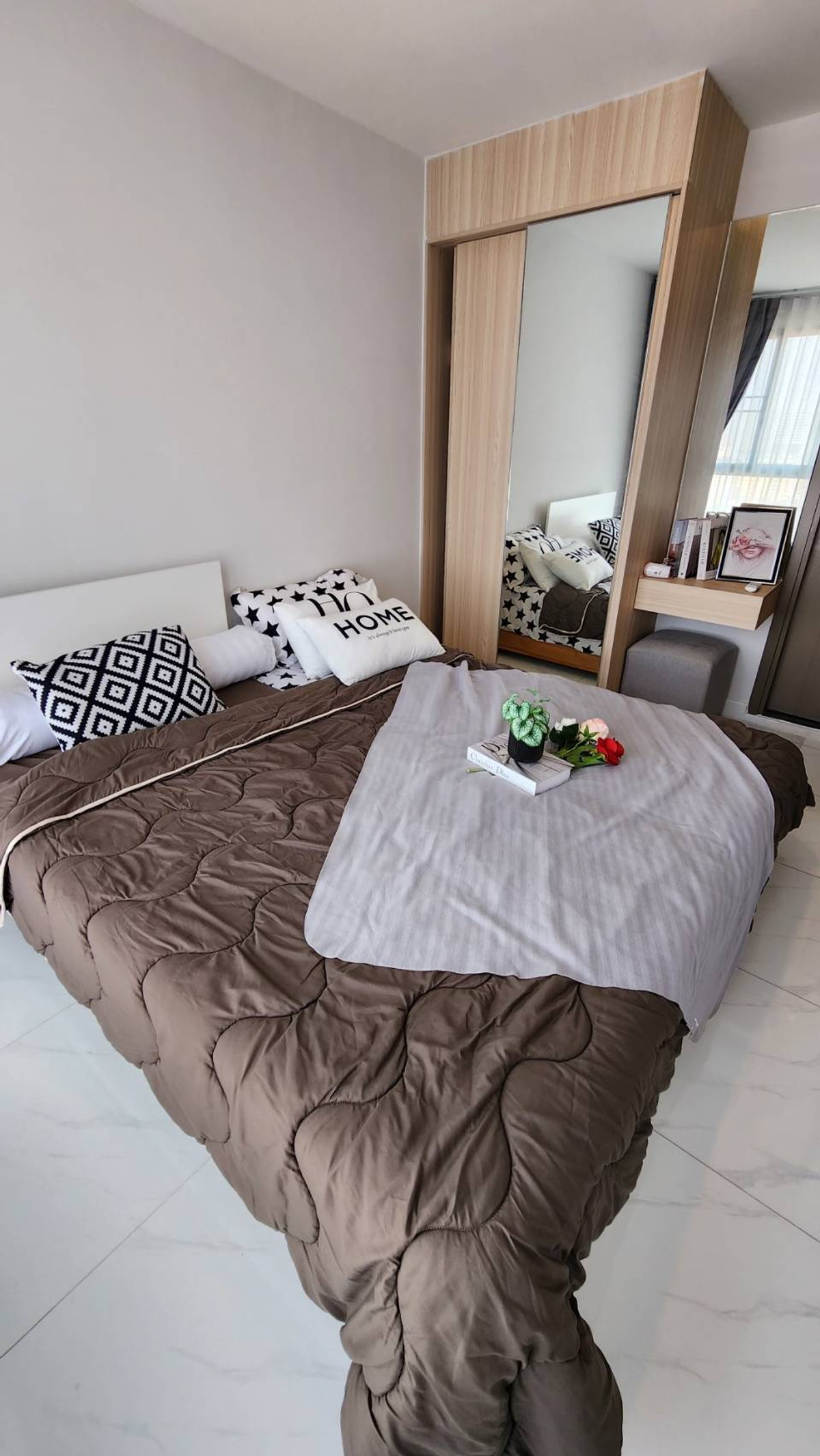 For RentCondoBangna, Bearing, Lasalle : Condo for Rent: Ideo O2 Near BTS Bang Na (approx. 300 meters)