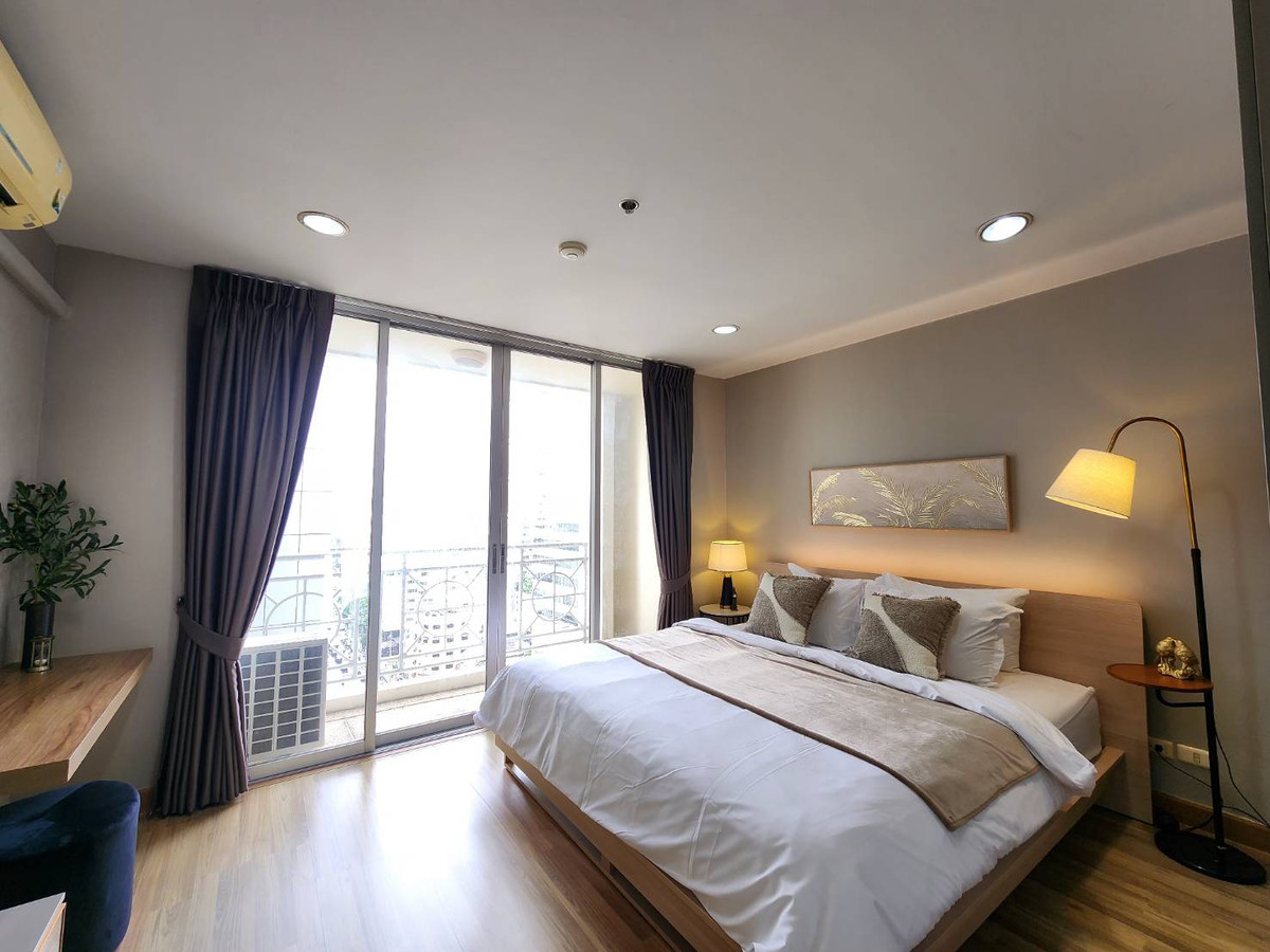 For RentCondoSukhumvit, Asoke, Thonglor : ✨For rent: Asoke Place, 2 bedrooms, fully furnished. Convenient transportation, near BTS Asoke / MRT Sukhumvit, ready to move in.