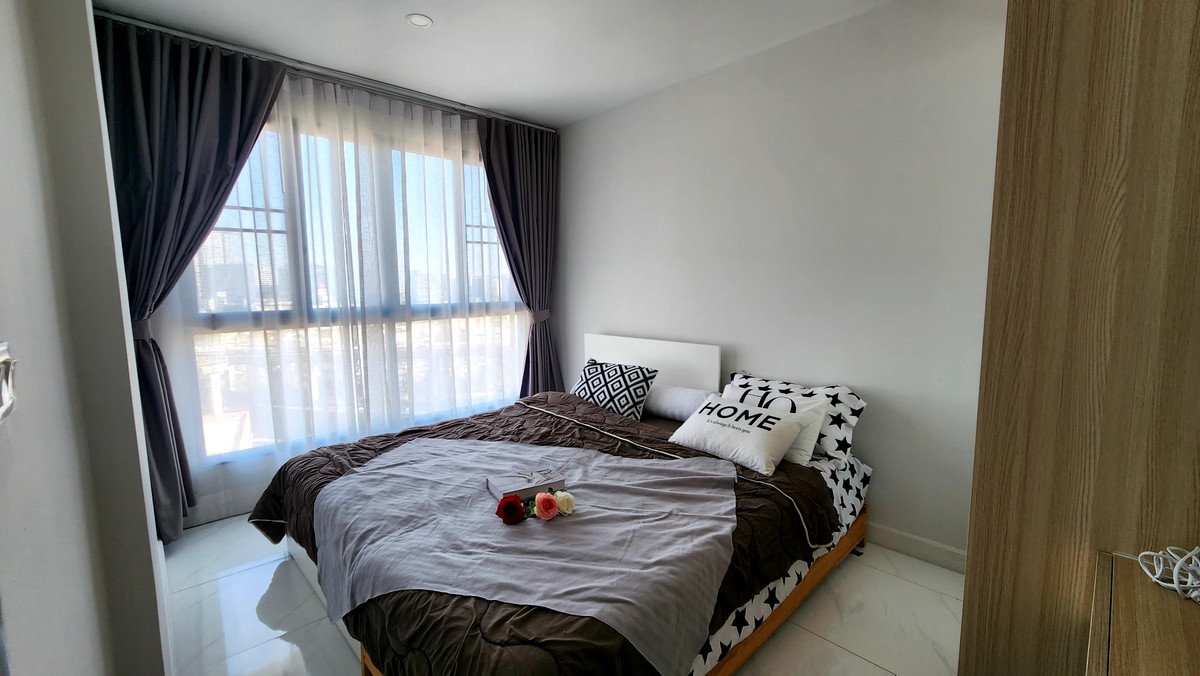 For RentCondoBangna, Bearing, Lasalle : Condo for Rent: Ideo O2 Near BTS Bang Na (approx. 300 meters)