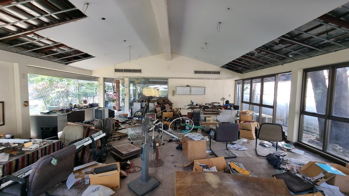 For RentRetail SpaceSukhumvit, Asoke, Thonglor : Thonglor, building for rent with garden  suitable for businesses that are not crowded, such as furniture showrooms. or display art  total area approximately 210 square meters