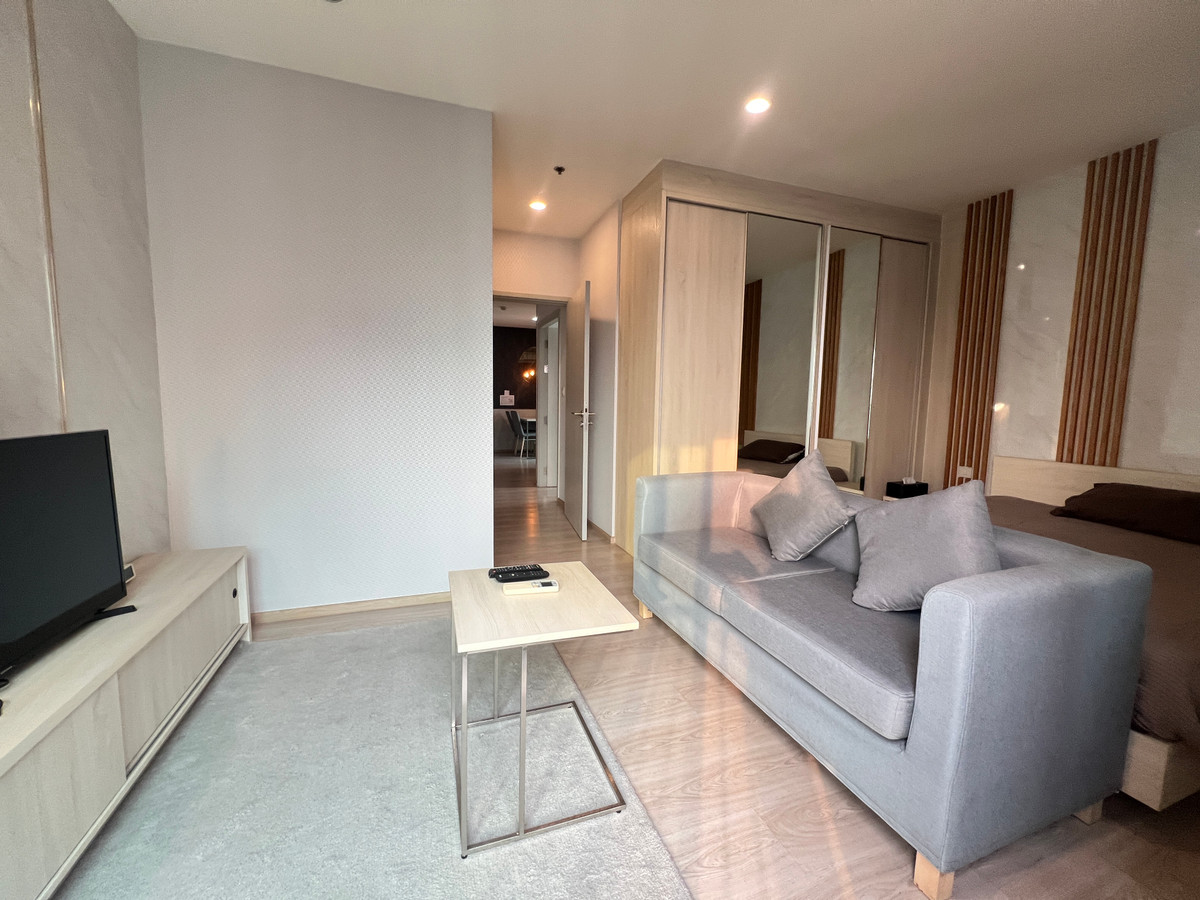 ให้เช่าคอนโดรัชดา ห้วยขวาง : RC124725 Condo for rent at NOBLE REVOLVE RATCHADA ใกล้ MRT สถานีศูนย์วัฒนธรรม 