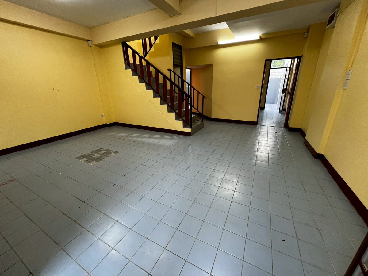 ให้เช่าบ้านสะพานควาย จตุจักร : บ้านพร้อมที่ดินใหญ่ 10นาที ถึงสวนจตุจักร ติดตลาดบองมาร์เช่ 3ห้องนอน รีโนเวทใหม่