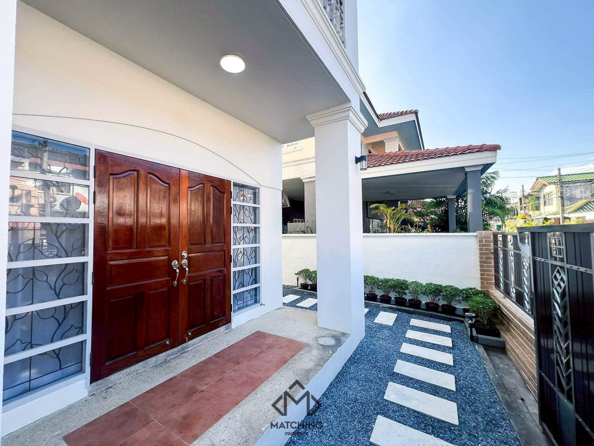 ให้เช่าบ้านวิภาวดี ดอนเมือง หลักสี่ : บ้านเดี่ยว 2 ชั้น รีโนเวทใหม่ เฟอร์ใหม่ ใกล้สนามบินดอนเมือง 3 นอน 3 น้ำ 2 จอด / Tel: 098-6542399