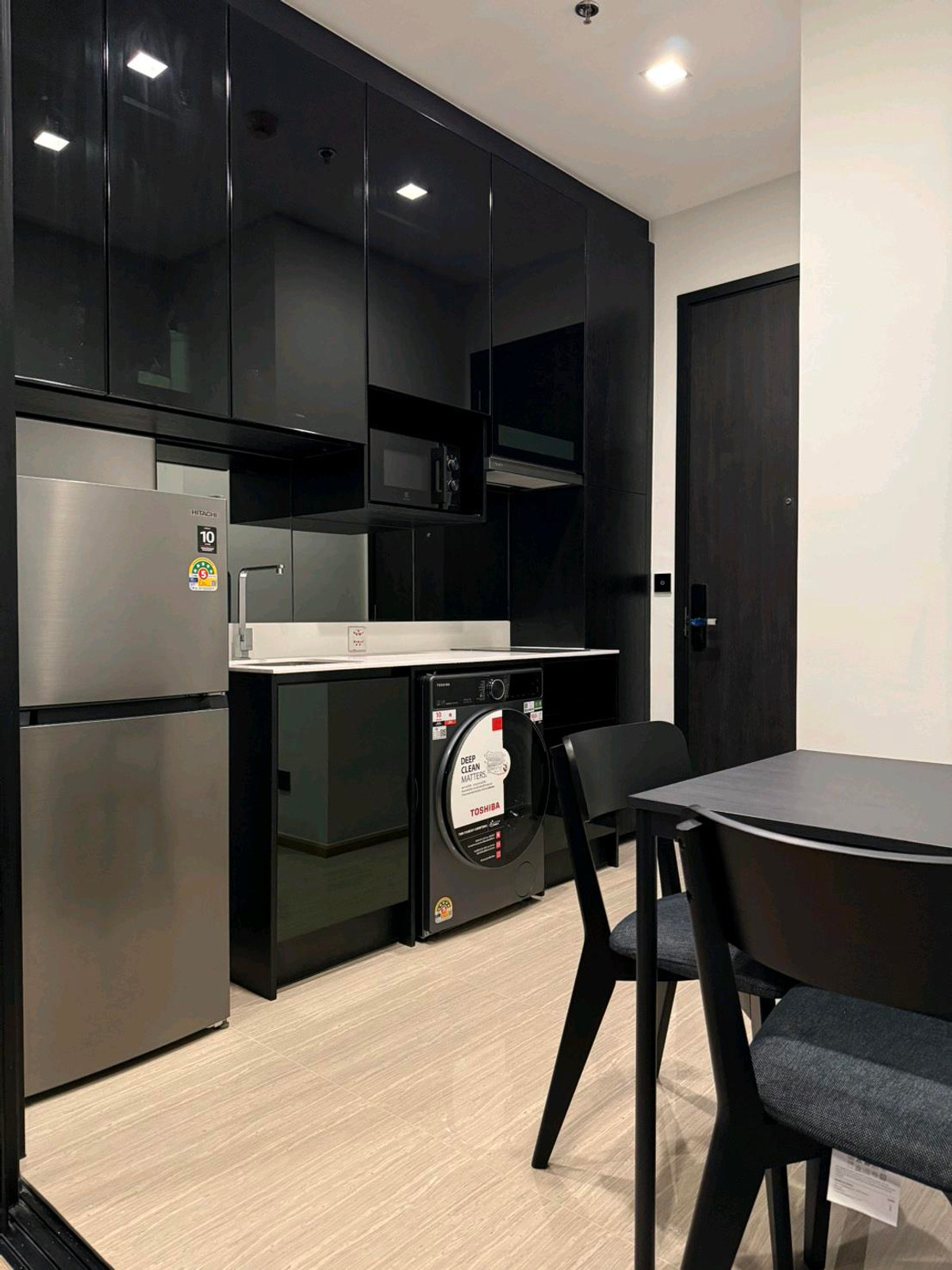 ให้เช่าคอนโดอารีย์ อนุสาวรีย์ : ปล่อยเช่าคอนโดติดรถไฟฟ้า BTS อารีย์ ห้องสวย หรู  มีเฟอร์นิเจอร์และเครื่องใช้ไฟฟ้าครบ  มีส่วนกลางครบ ฟิตเนส สระว่ายน้ำ Co-Working Space  คอนโด โนเบิล อราวด์ อารีย์ ราคาเช่า 24,000 บาท/เดือน