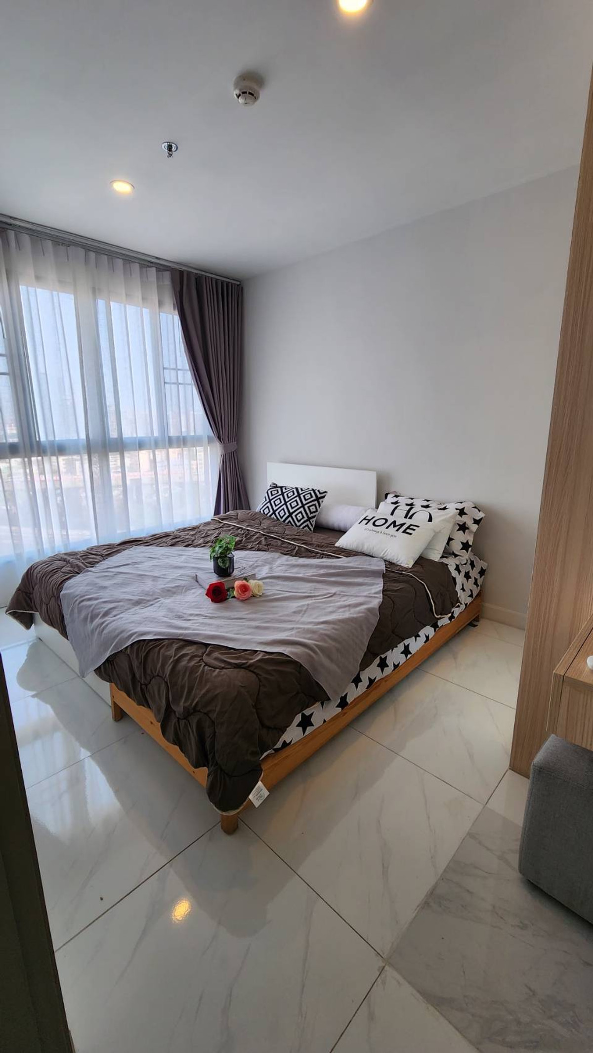 For RentCondoBangna, Bearing, Lasalle : Condo for Rent: Ideo O2 Near BTS Bang Na (approx. 300 meters)