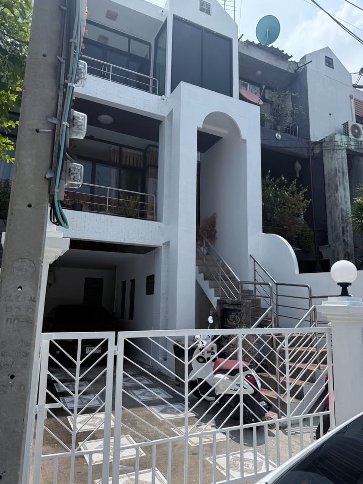 ให้เช่าบ้านบางซื่อ วงศ์สว่าง เตาปูน : บ้านให้เช่า ตรงข้ามตลาด บองมาร์เช่ 4ชั้น 5ห้องนอน 5ห้องน้ำ มีห้องแม่บ้าน