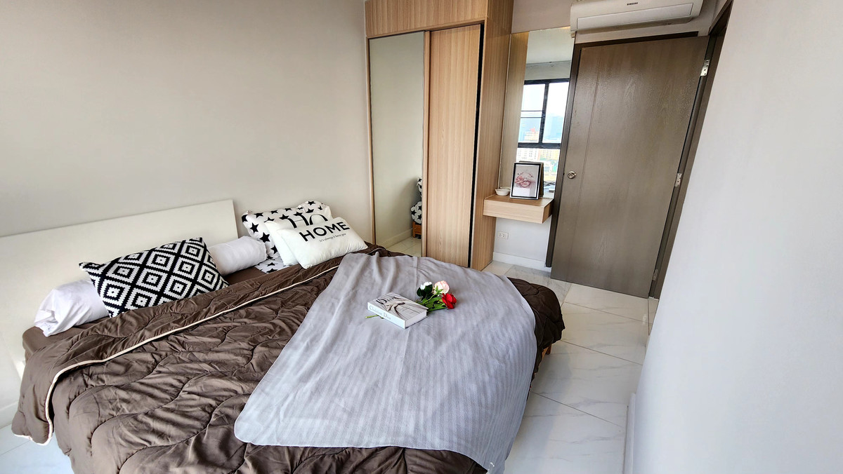 For RentCondoBangna, Bearing, Lasalle : Condo for Rent: Ideo O2 Near BTS Bang Na (approx. 300 meters)