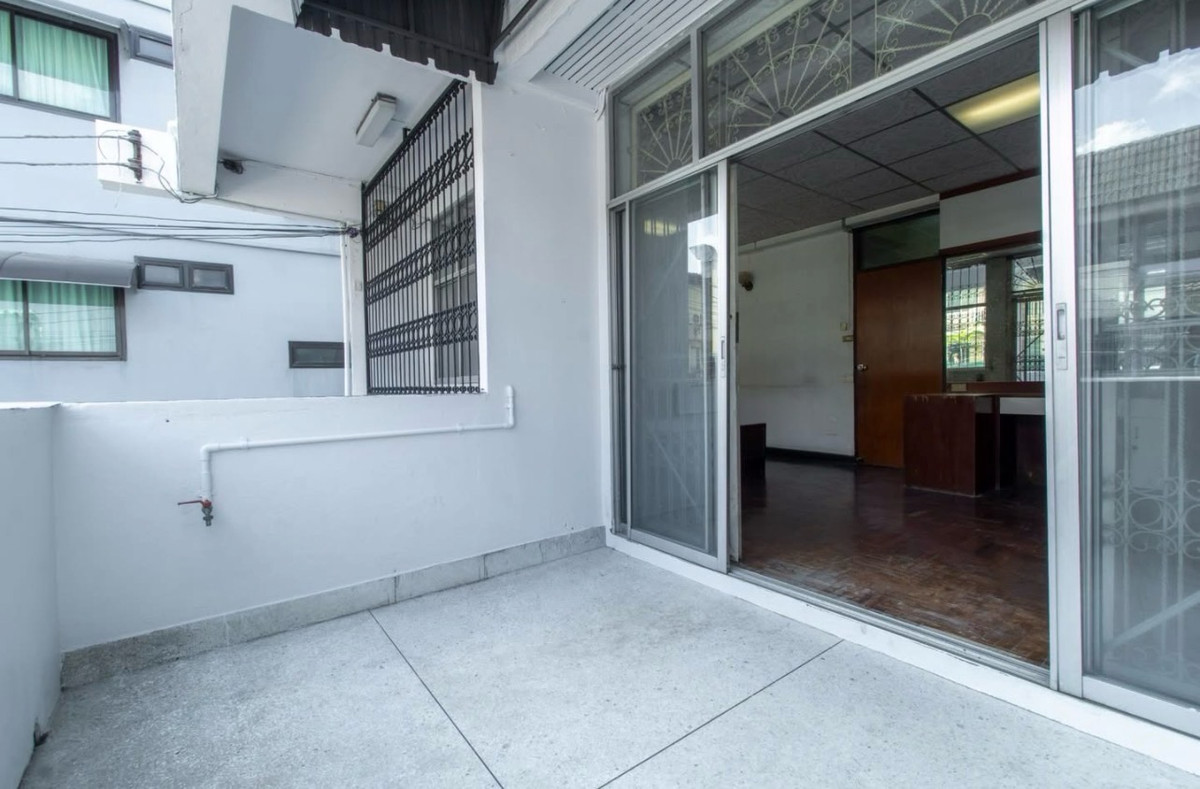 For SaleTownhomeSathorn, Narathiwat : Rare Sathorn Townhome for Sale near MRT Lumphini | Rama 4 – Yen Akat | Home Office Potential