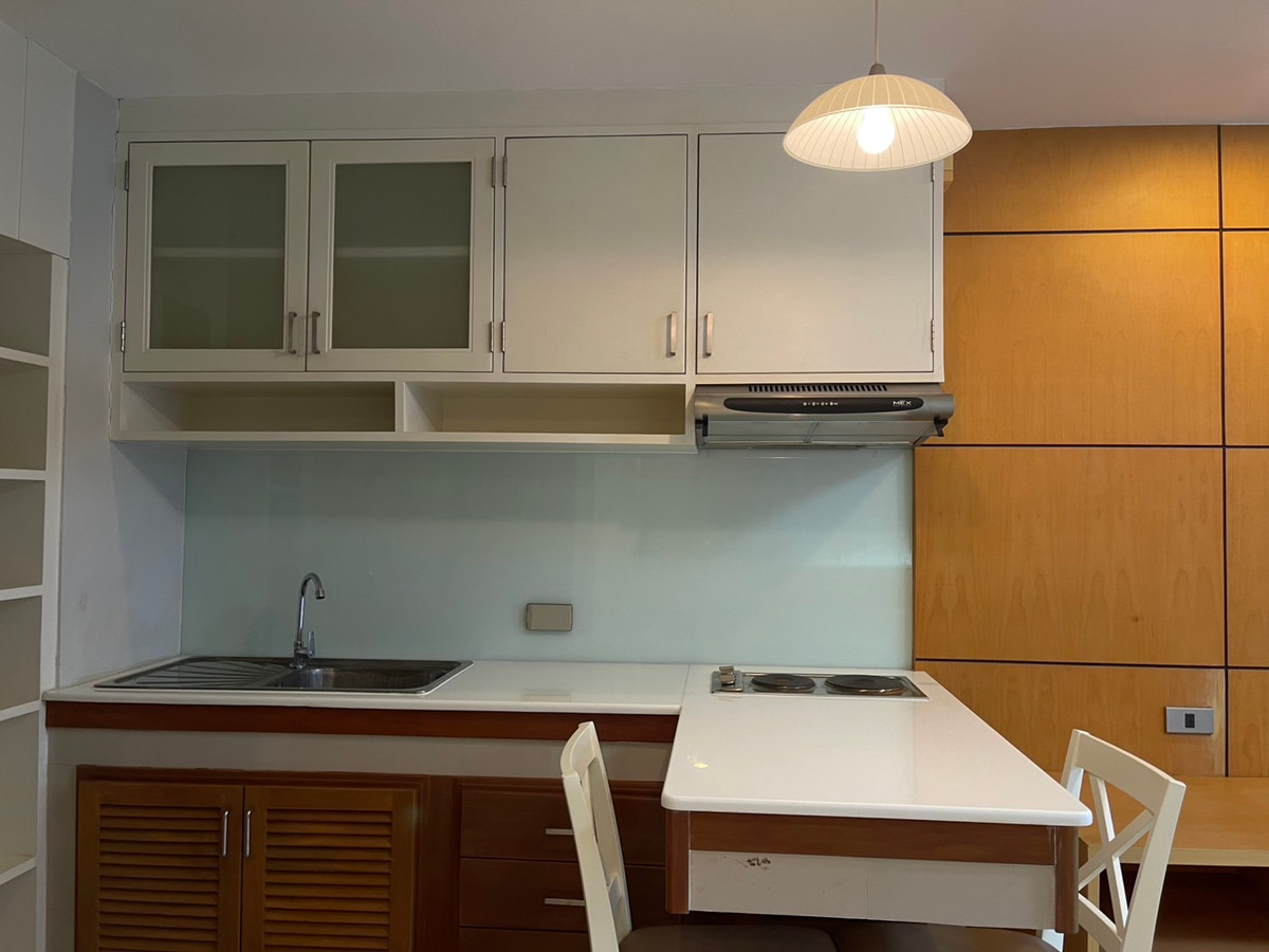 For RentCondoSilom, Saladaeng, Bangrak : Condo room for rent, Silom Suite (Sathorn 12)