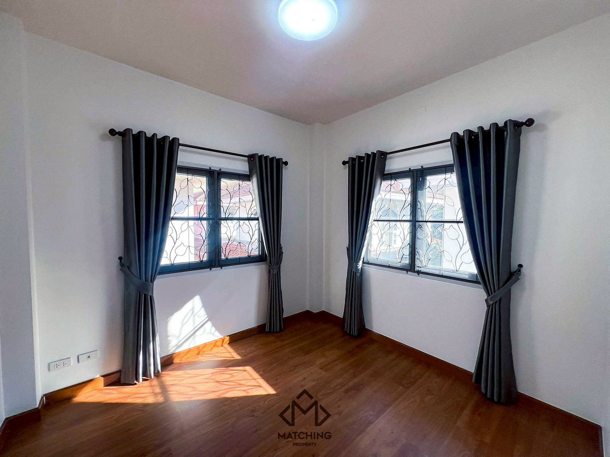 ให้เช่าบ้านวิภาวดี ดอนเมือง หลักสี่ : บ้านเดี่ยว 2 ชั้น รีโนเวทใหม่ เฟอร์ใหม่ ใกล้สนามบินดอนเมือง 3 นอน 3 น้ำ 2 จอด / Tel: 098-6542399