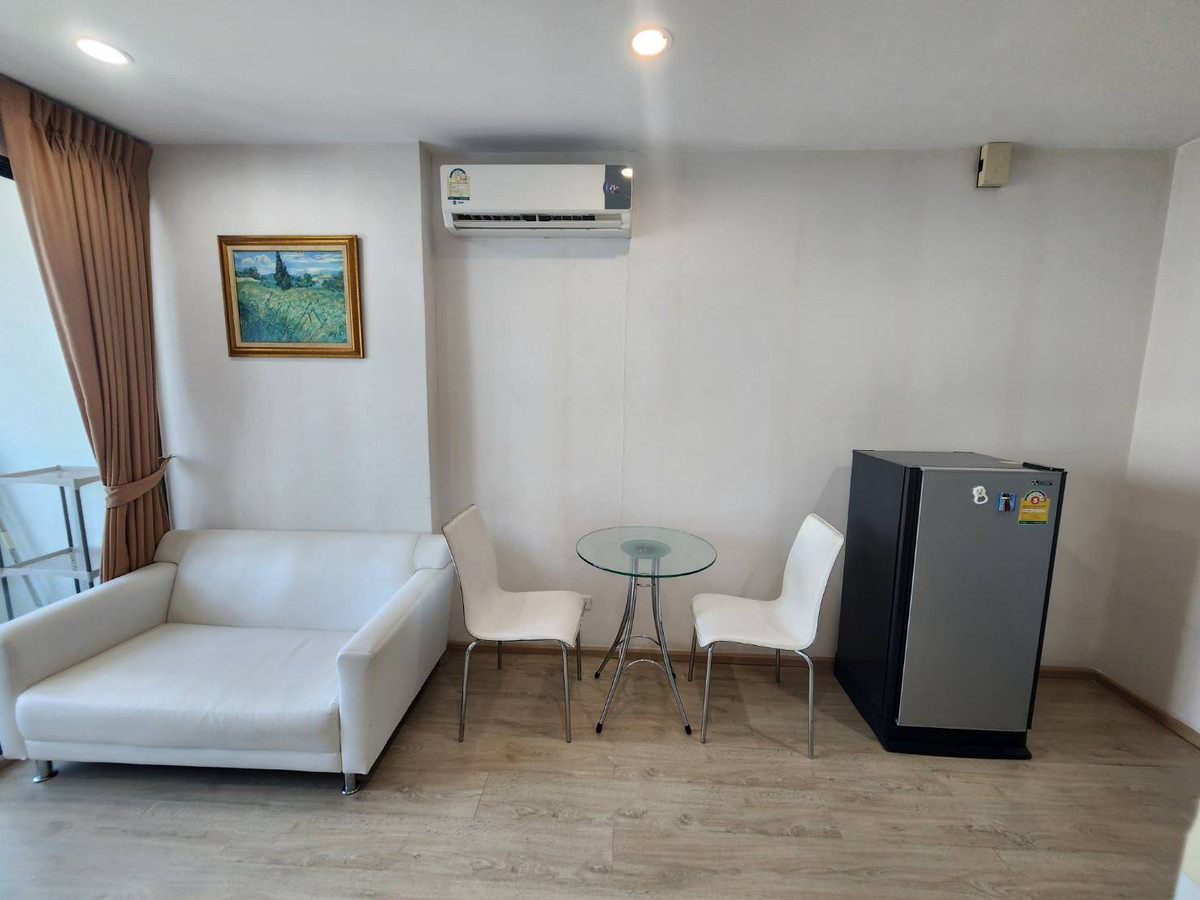 For RentCondoThaphra, Talat Phlu, Wutthakat : For rent, very cheap, Ideo Sathorn Thapra (Ideo Sathorn Thapra), next to BTS Pho Nimit, with furniture + washing machine, only 8,500 baht.