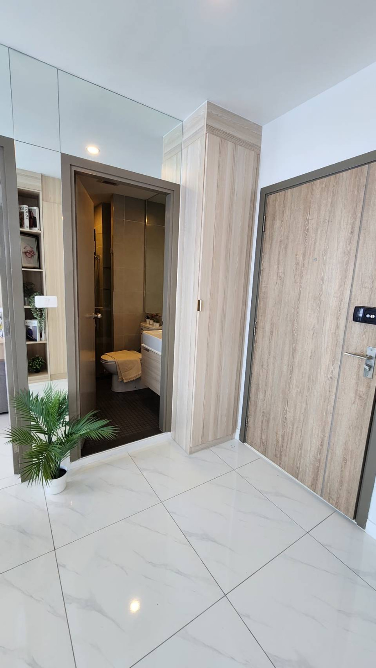 For RentCondoBangna, Bearing, Lasalle : Condo for Rent: Ideo O2 Near BTS Bang Na (approx. 300 meters)