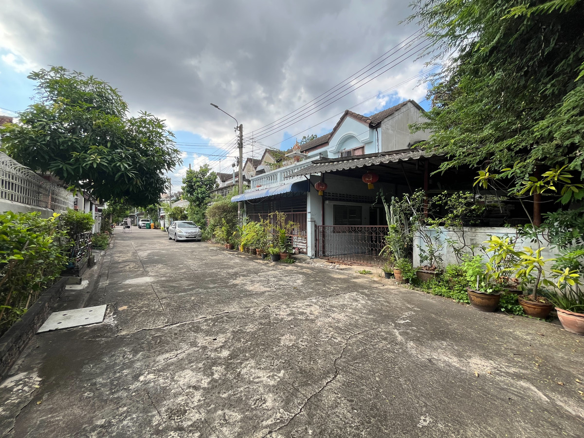 ขายที่ดินรัชดา ห้วยขวาง : ขายที่ดินพร้อม ทาวน์เฮ้าส์ 2 ชั้นหลังมุม 50 ตรว.ซอยอินทามระ 43 แขวงรัชดาภิเษกรัชดาภิเษก เขตดินแดง กรุงเทพฯ ราคา 7,900,000 บาท