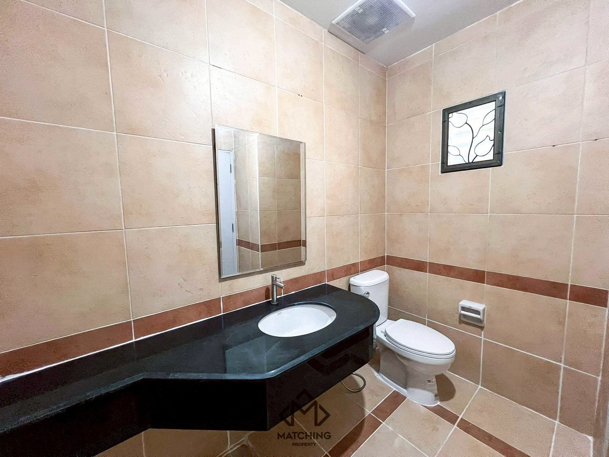 ให้เช่าบ้านวิภาวดี ดอนเมือง หลักสี่ : บ้านเดี่ยว 2 ชั้น รีโนเวทใหม่ เฟอร์ใหม่ ใกล้สนามบินดอนเมือง 3 นอน 3 น้ำ 2 จอด / Tel: 098-6542399