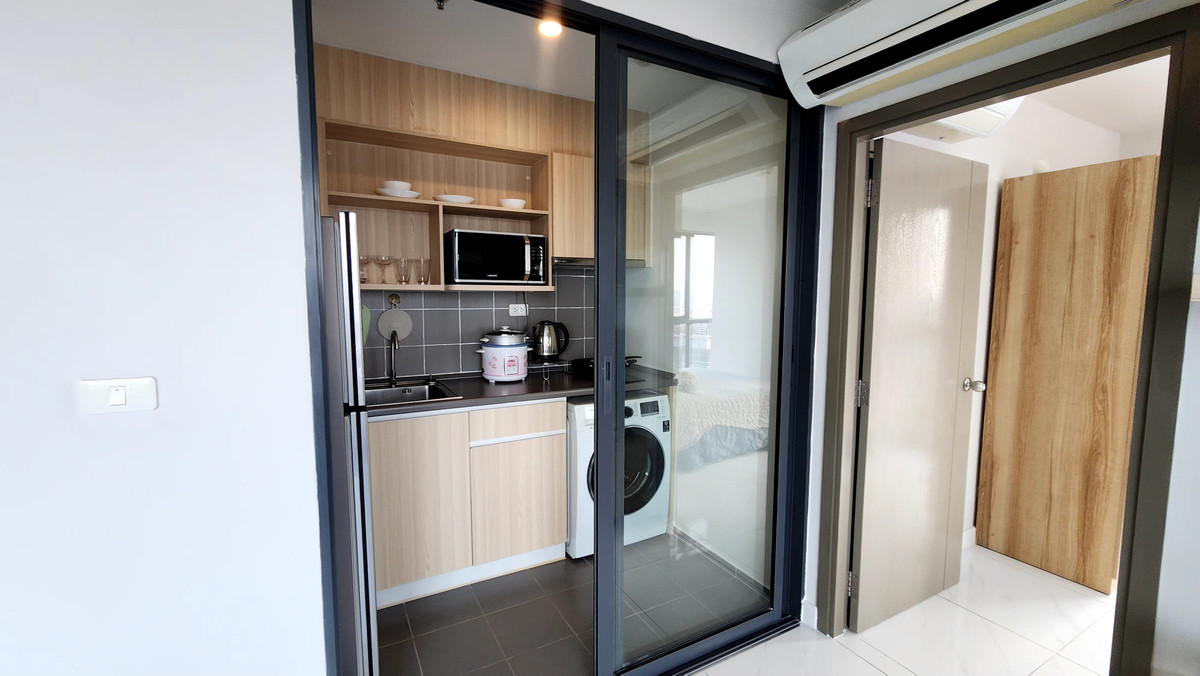 For RentCondoBangna, Bearing, Lasalle : Condo for Rent: Ideo O2 Near BTS Bang Na (approx. 300 meters)