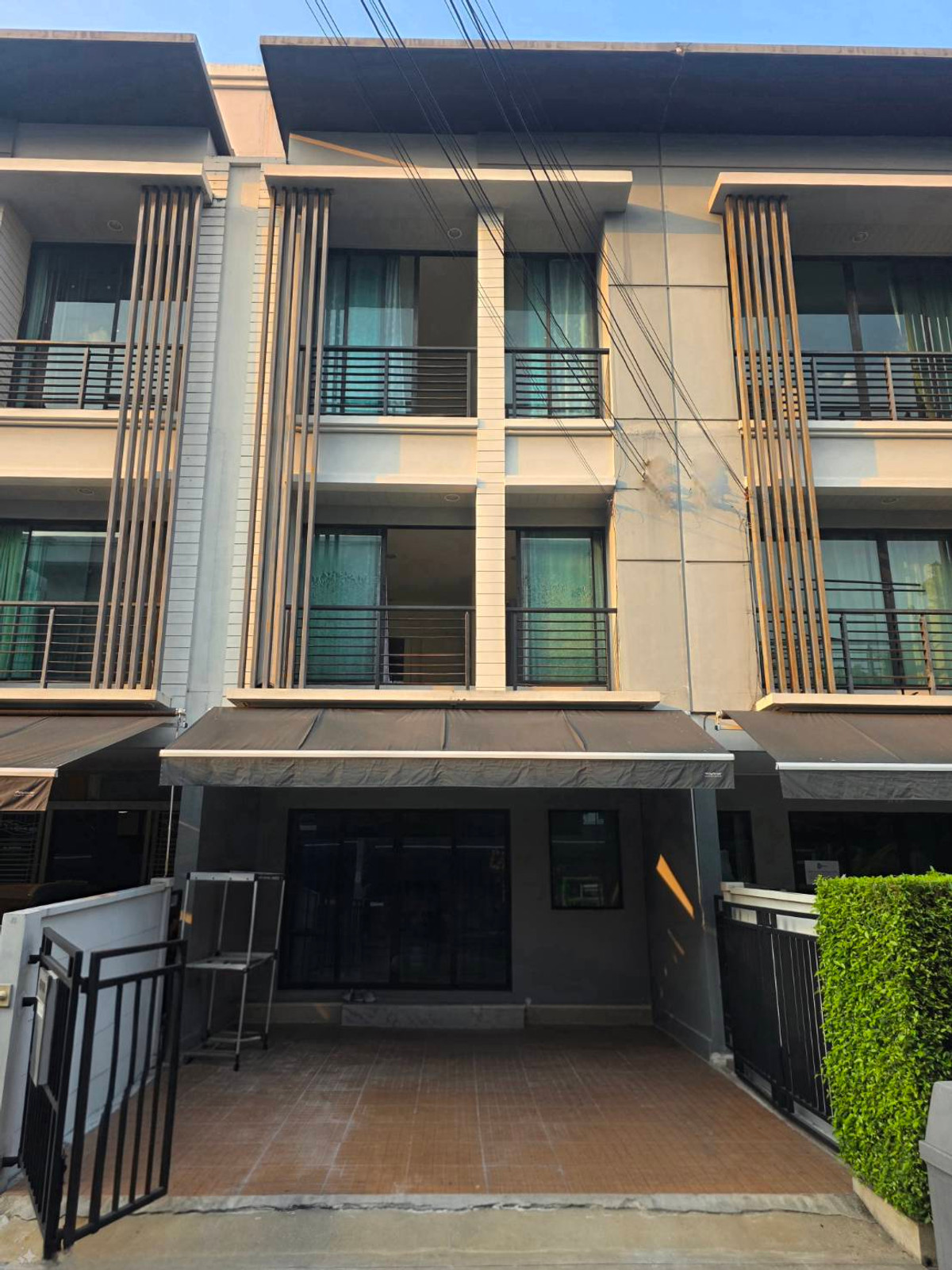 ให้เช่าทาวน์โฮมรัตนาธิเบศร์ สนามบินน้ำ พระนั่งเกล้า : ให้เช่าทาวน์โฮม บ้านกลางเมือง รัตนาธิเบศร์ ใกล้ เซ็นทรัล รัตนาธิเบศร์ เพียง 5 นาที