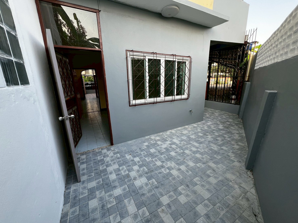 ให้เช่าบ้านสะพานควาย จตุจักร : บ้านพร้อมที่ดินใหญ่ 10นาที ถึงสวนจตุจักร ติดตลาดบองมาร์เช่ 3ห้องนอน รีโนเวทใหม่